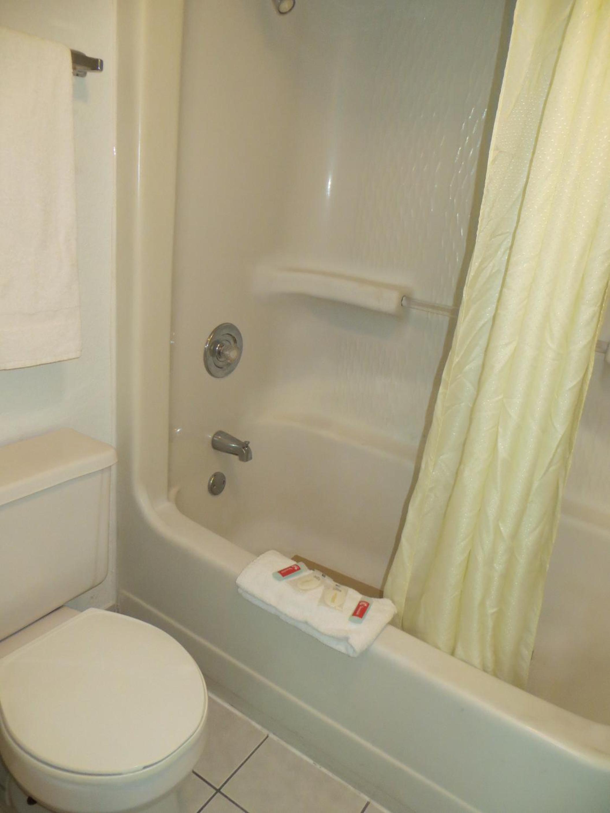 Single Room - Non-Smoking photo 3