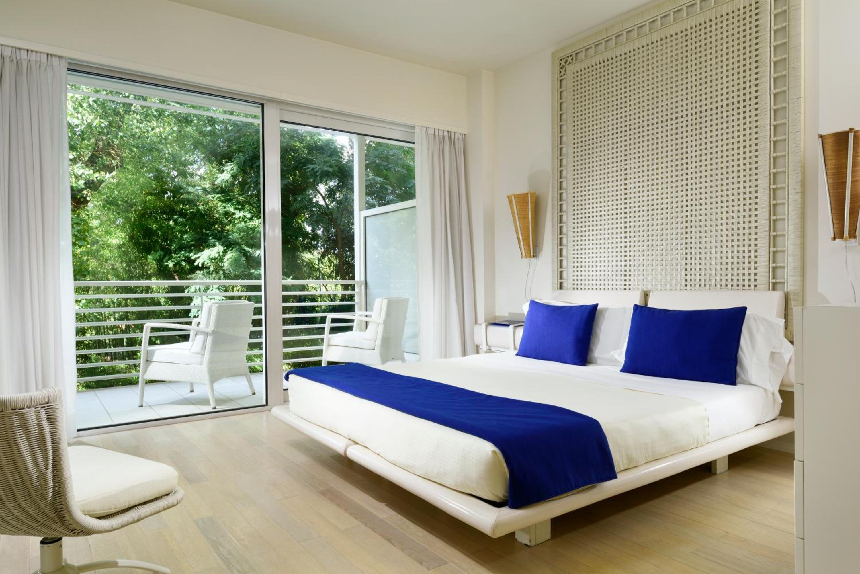 Junior Suite with Sofa Bed - Photo 1