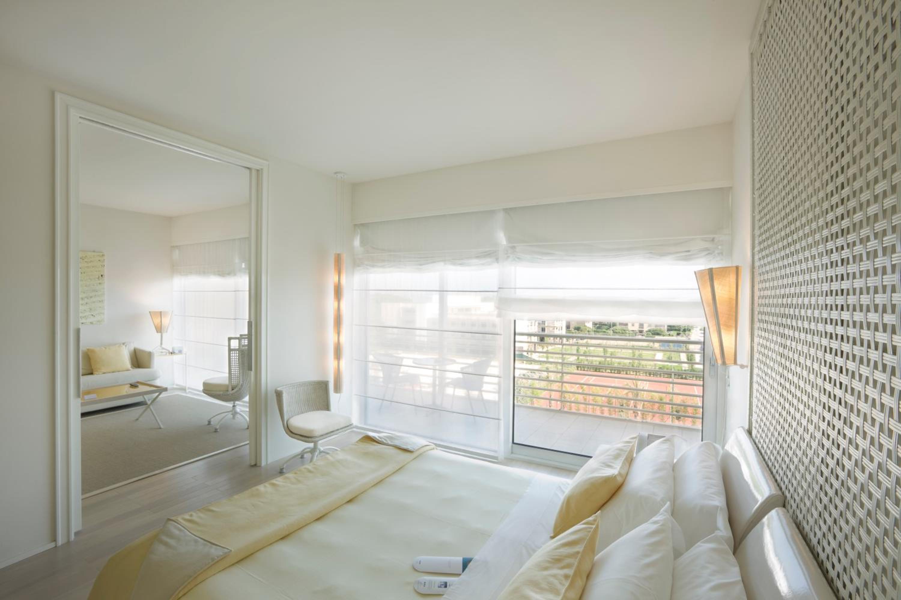Junior Suite Deluxe with Sofa Bed with Partial Sea View photo 3