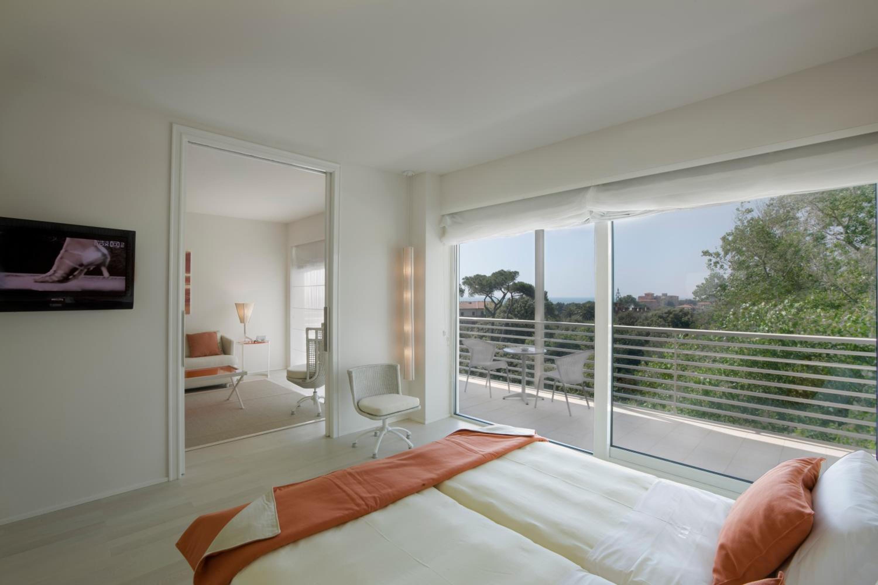 Junior Suite Deluxe with Sofa Bed with Partial Sea View
