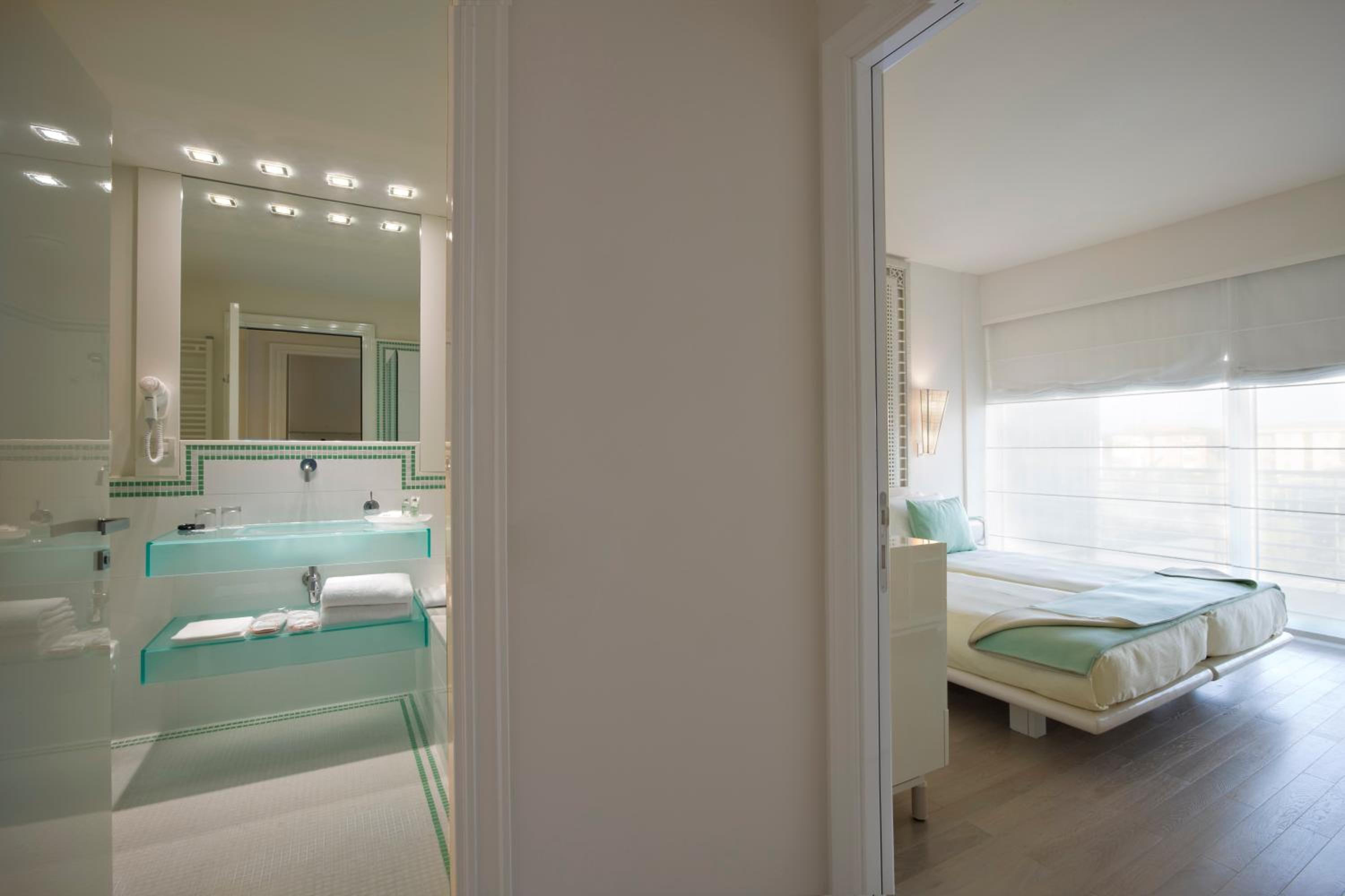 Two-Bedroom Suite - Photo 5