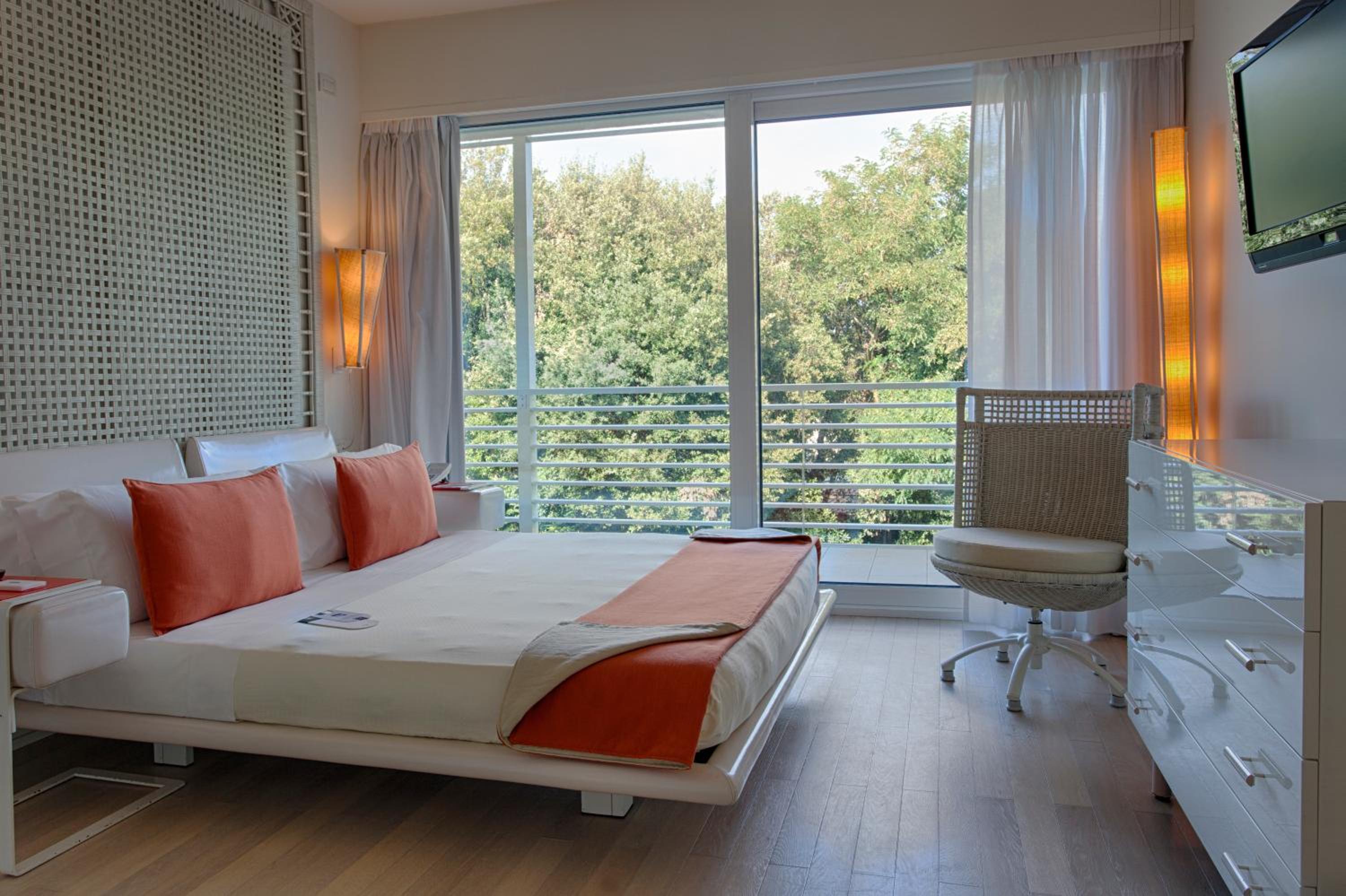 Junior Suite Deluxe with Sofa Bed - Photo 1