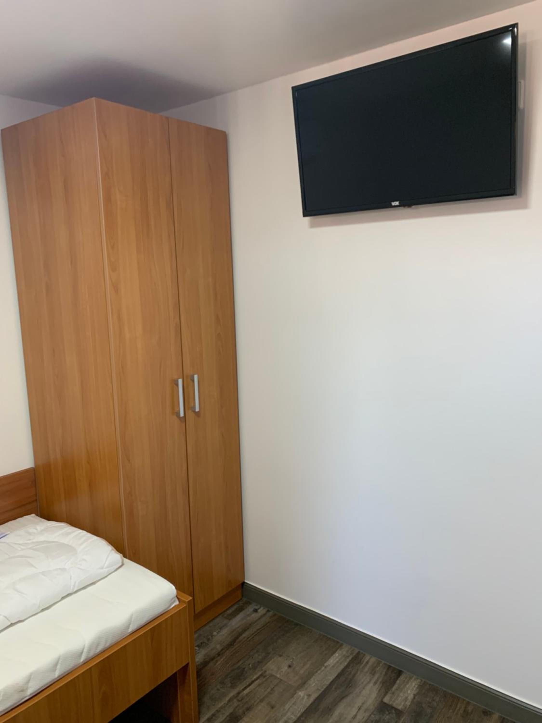 Standard Single Room with Shower photo 3
