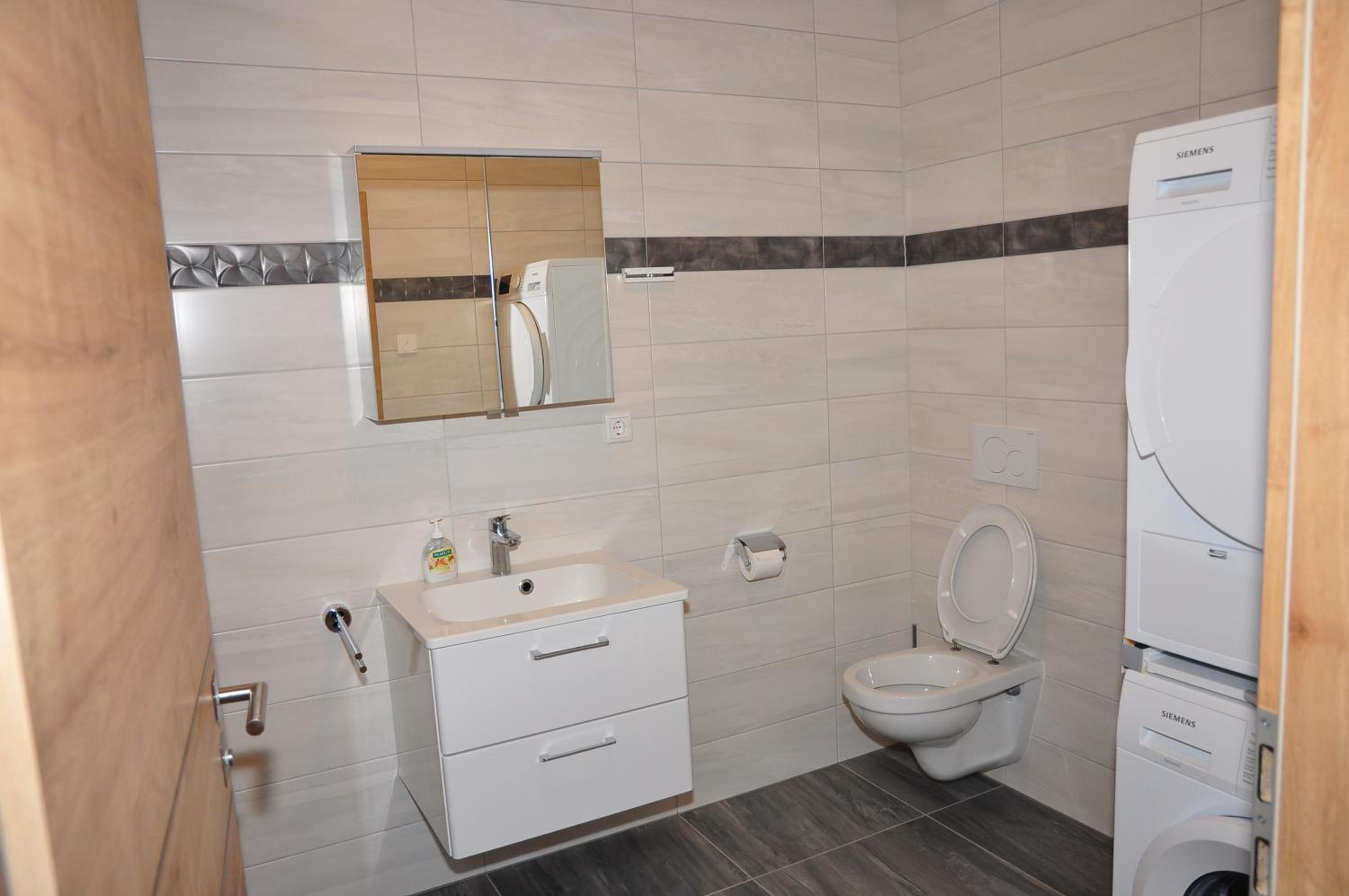 Apartment 3 photo 3