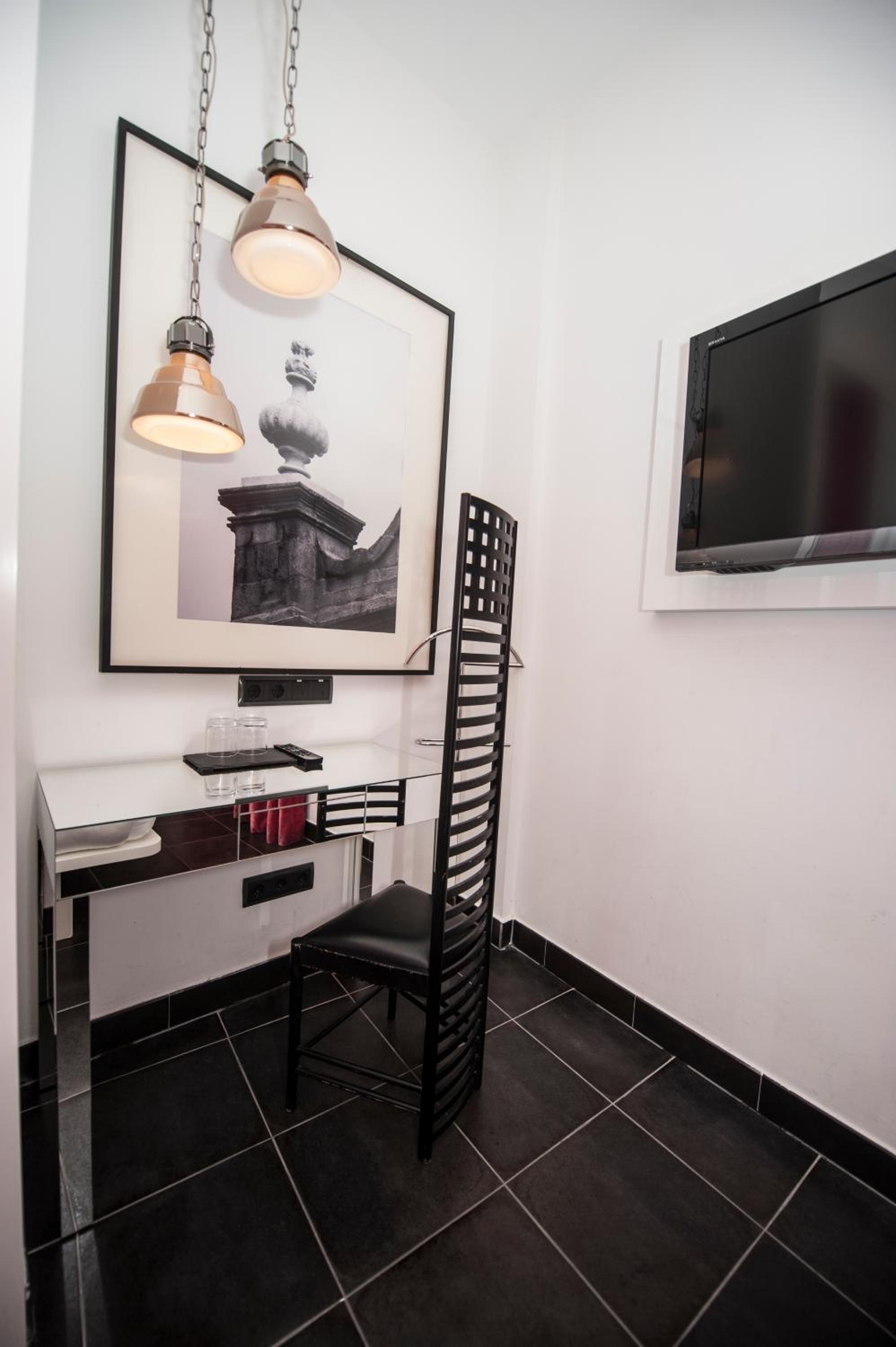 Double Room - Photo 6