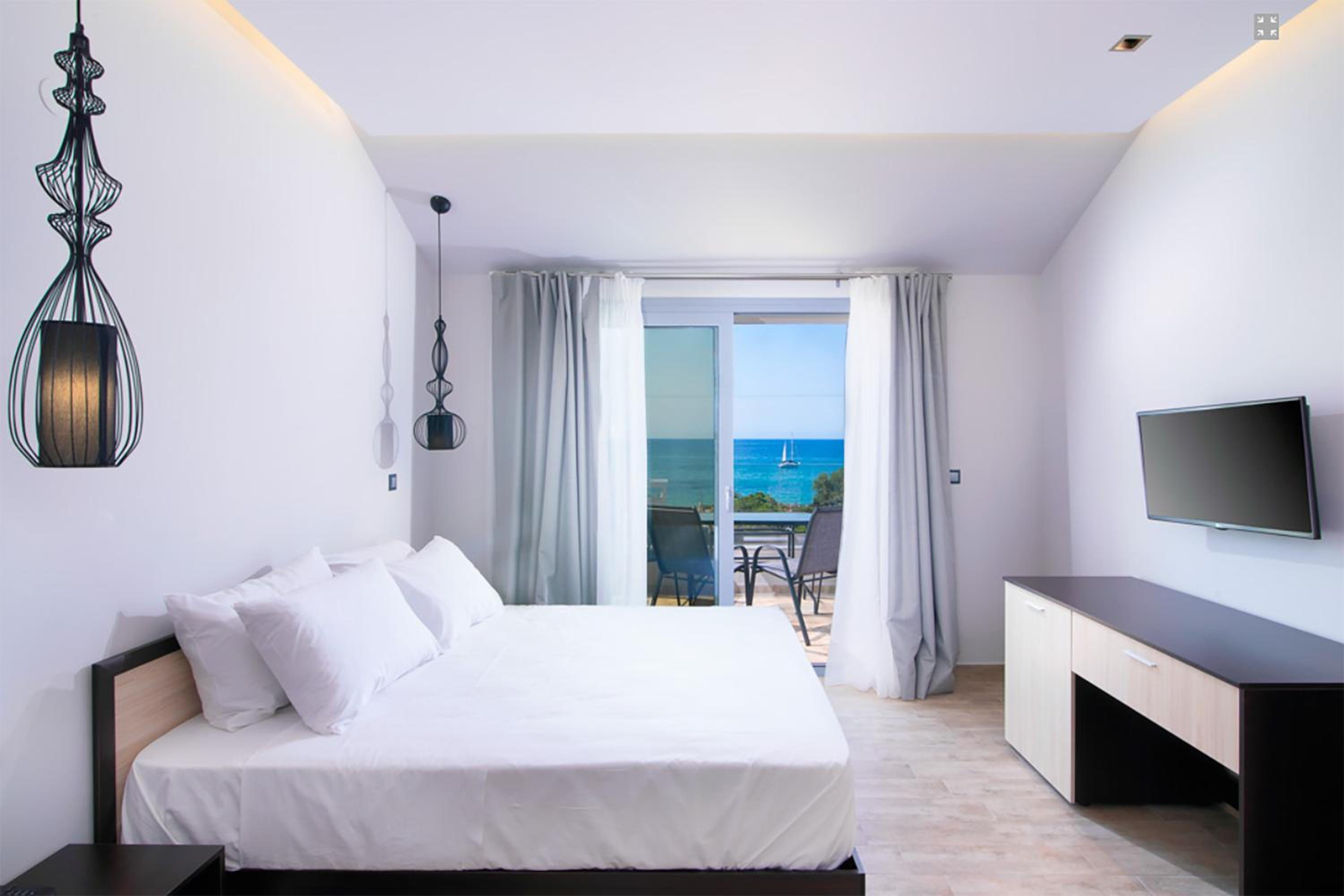 Double Room with Sea View - Photo 6