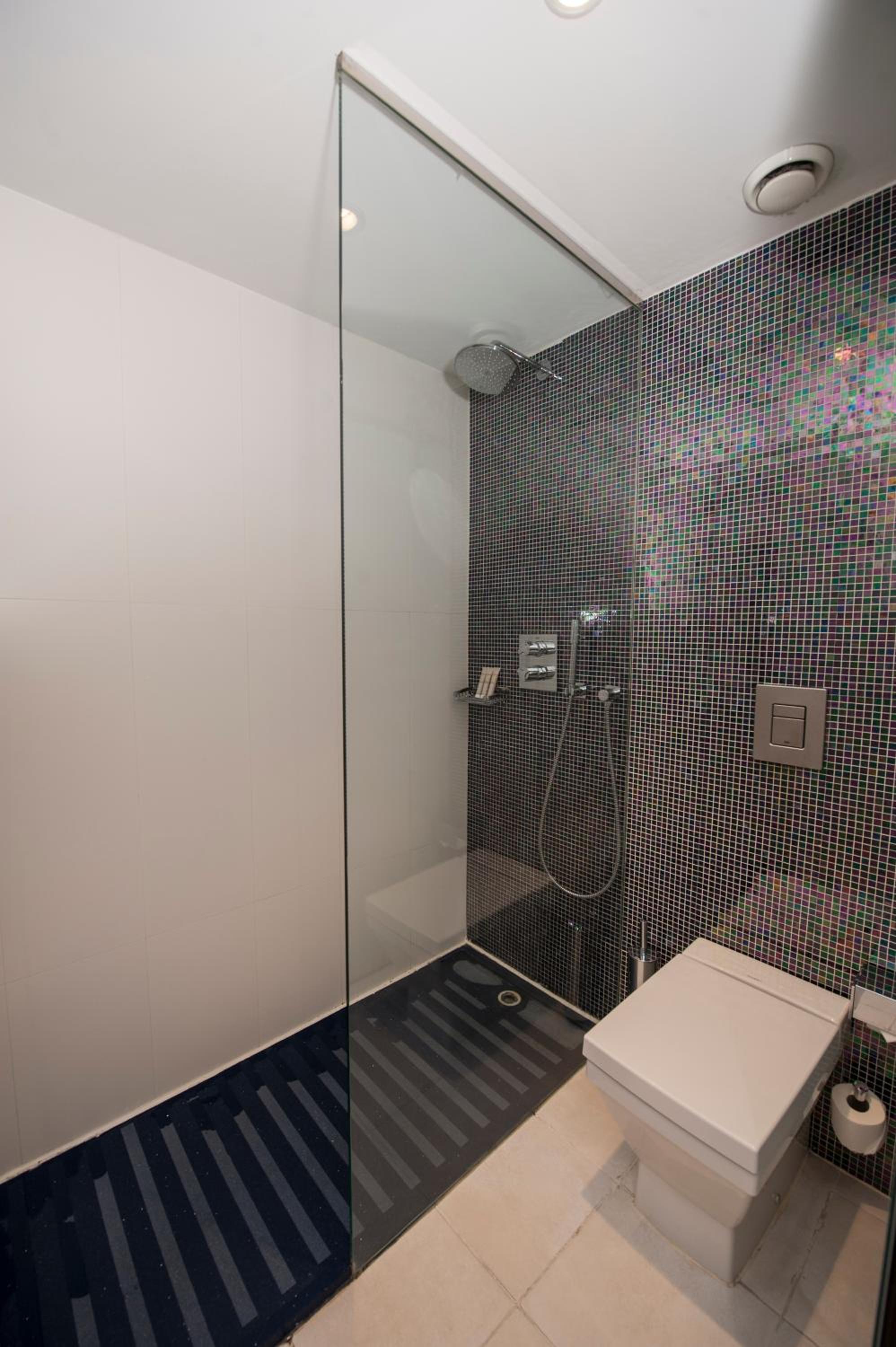 Double Room with Balcony - Photo 5