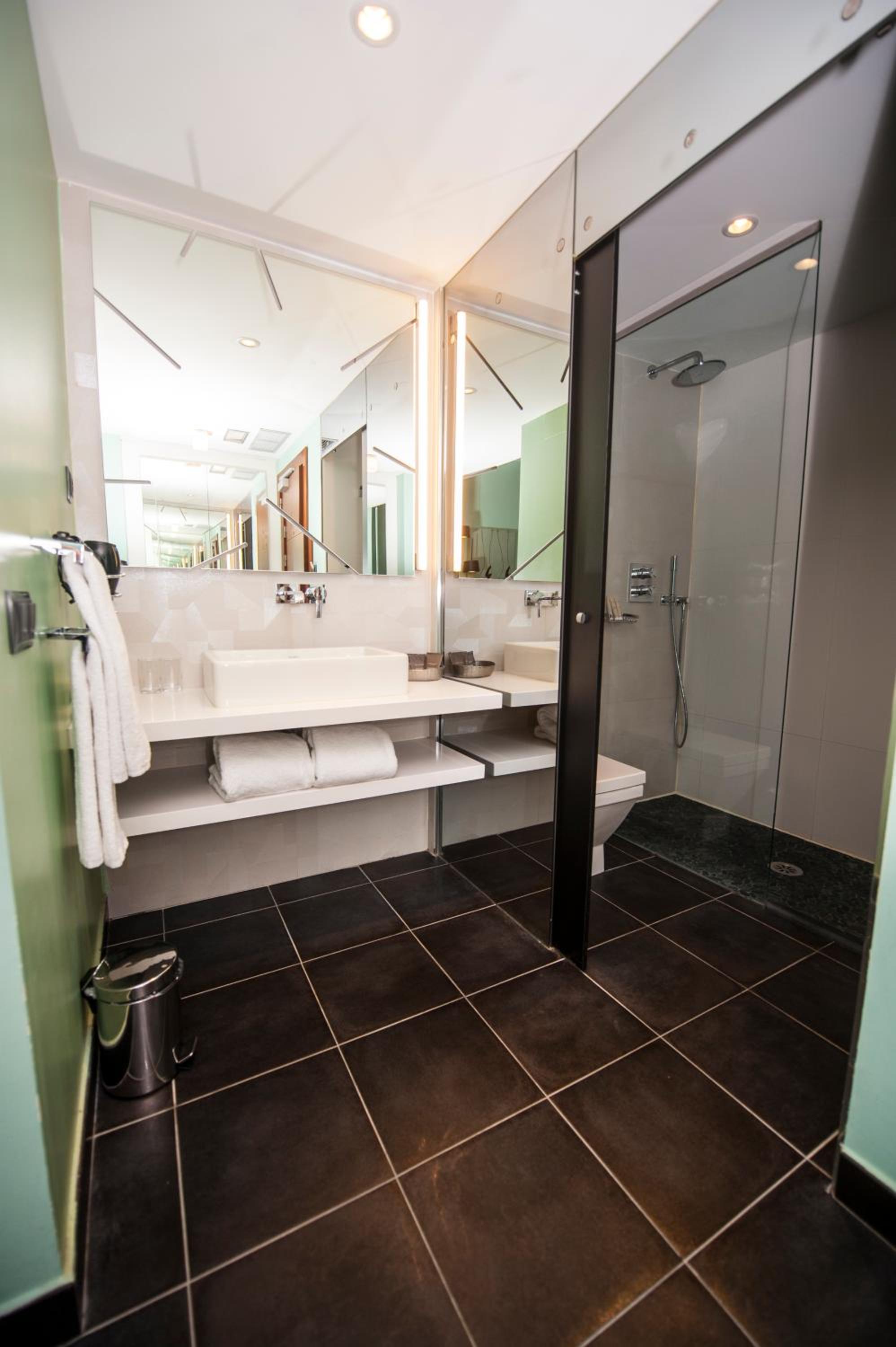 Double Room with Balcony - Photo 6