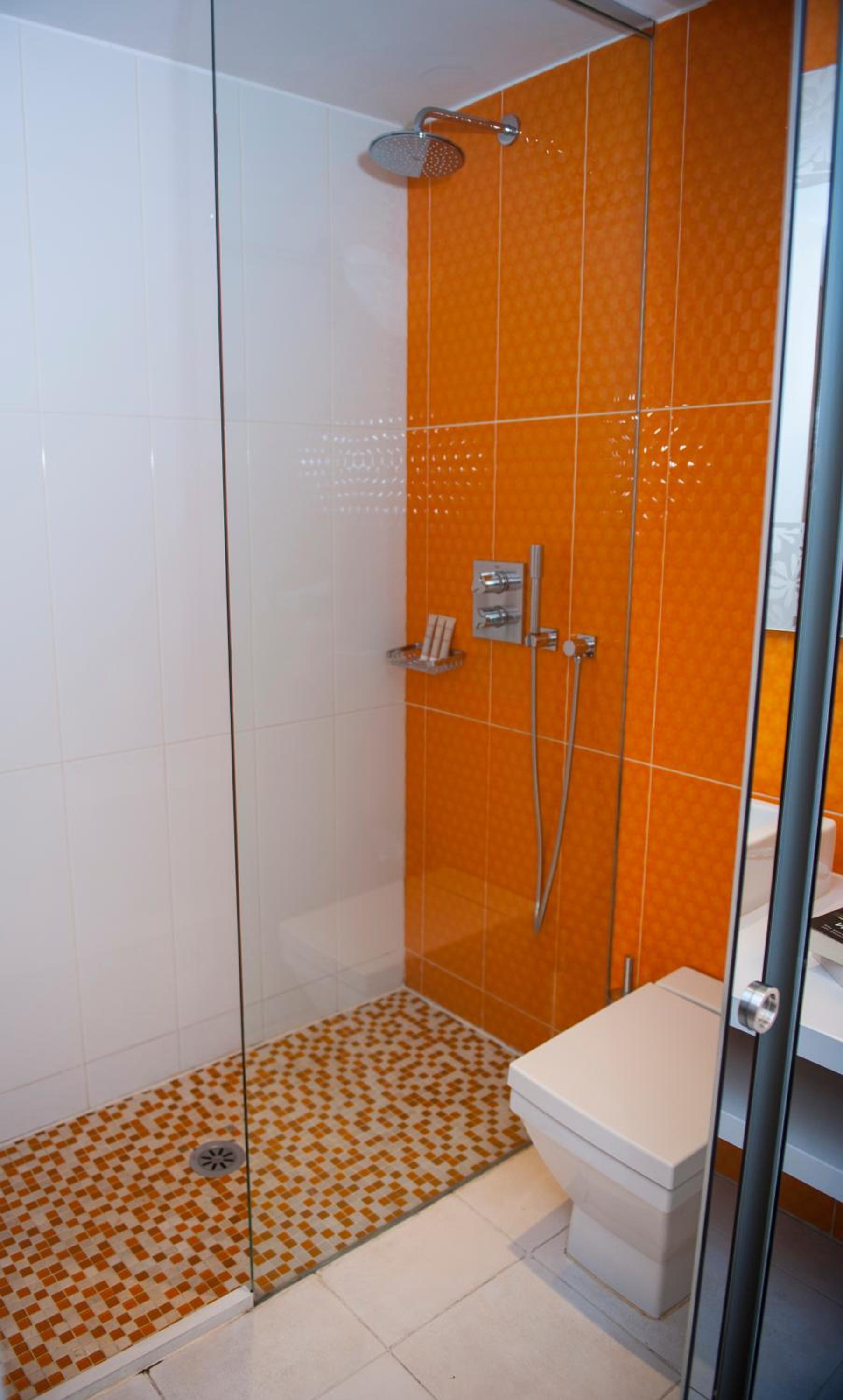 Double Room with Balcony - Photo 8