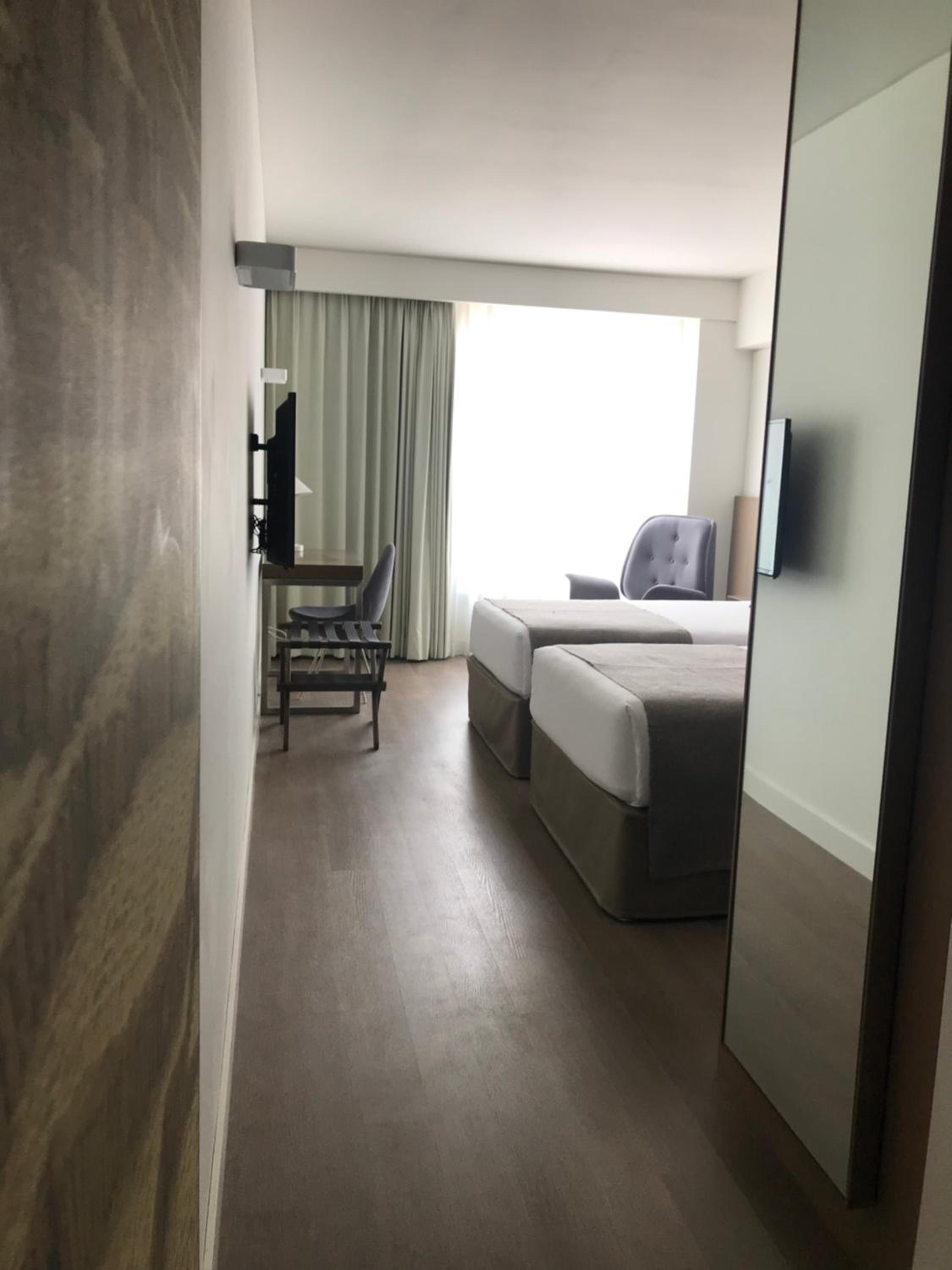 Twin Room - Mobility Access/Non-Smoking - Photo 4