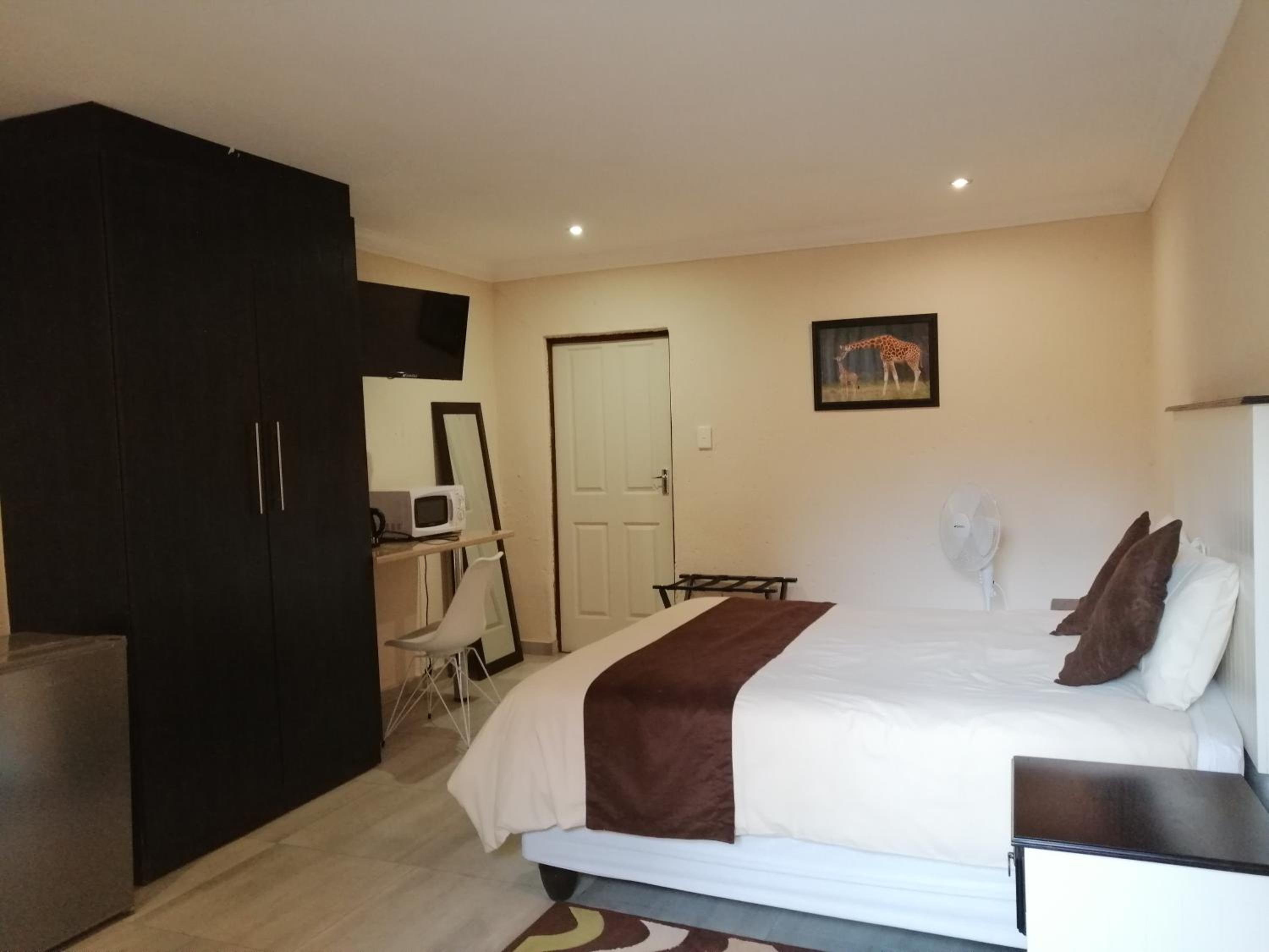 Budget Double Room - Photo 1