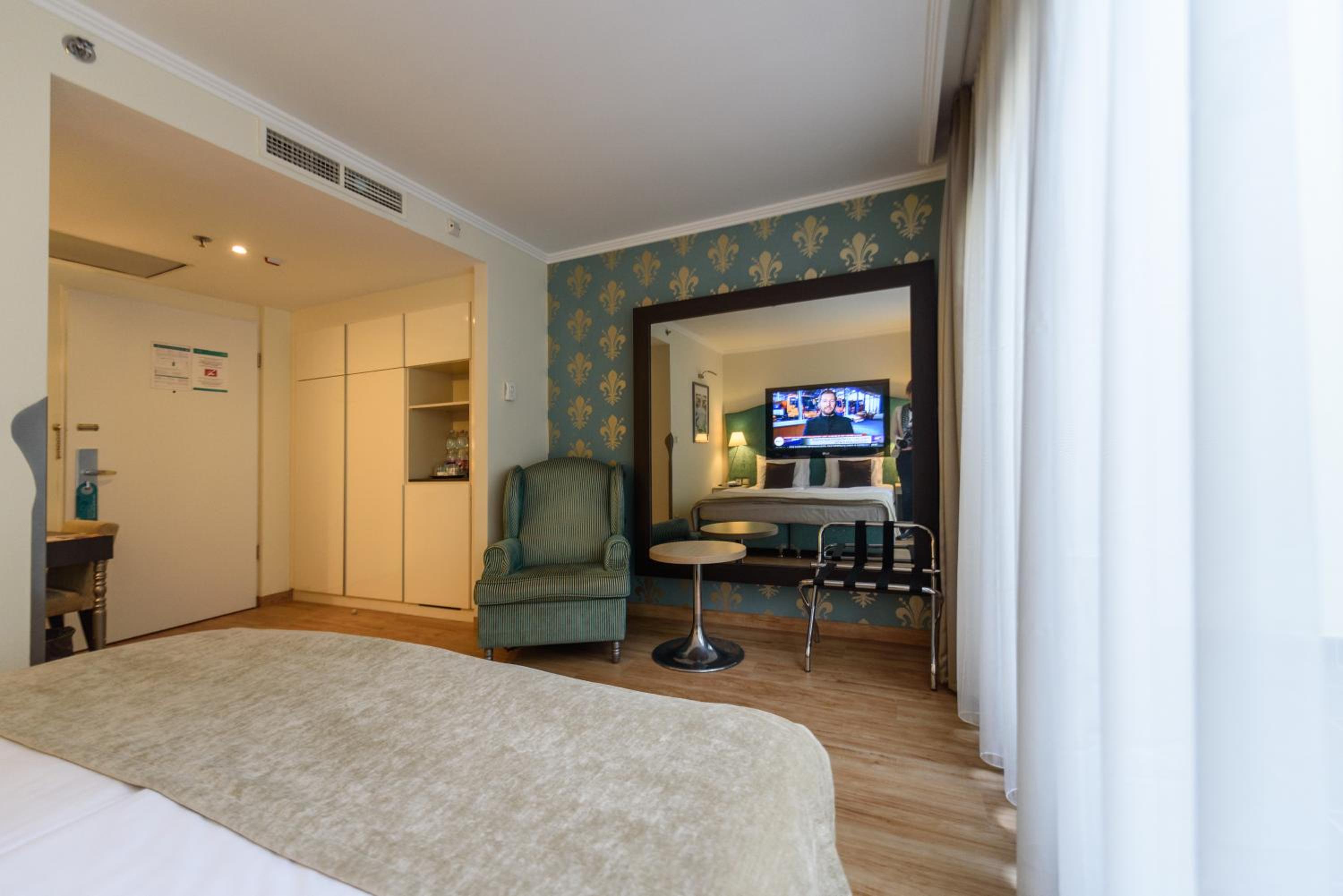 Deluxe Double Room with extra bed