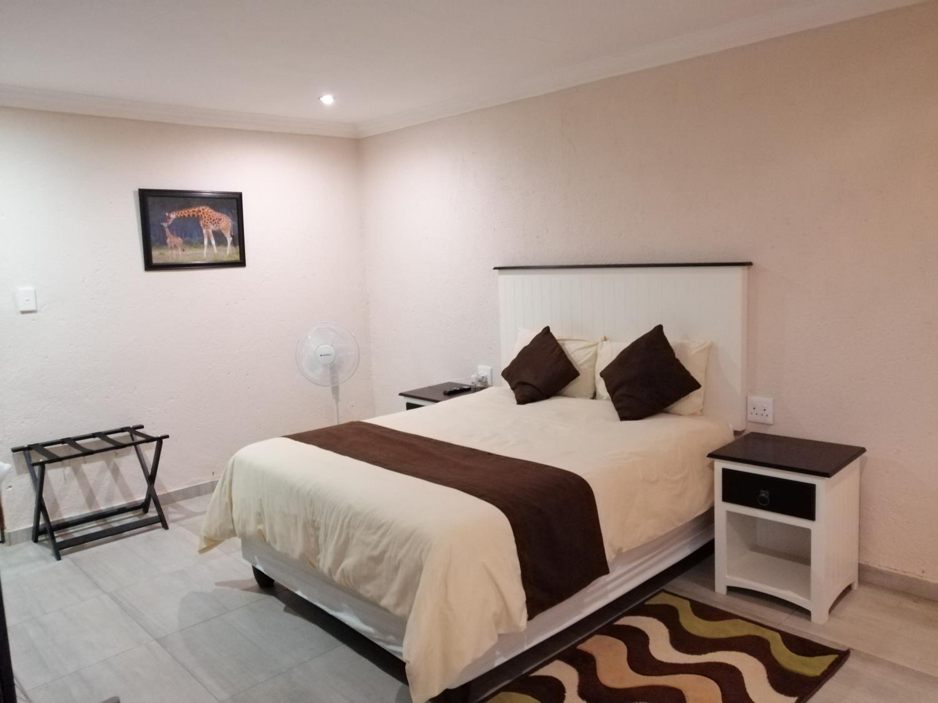 Budget Double Room - Photo 3