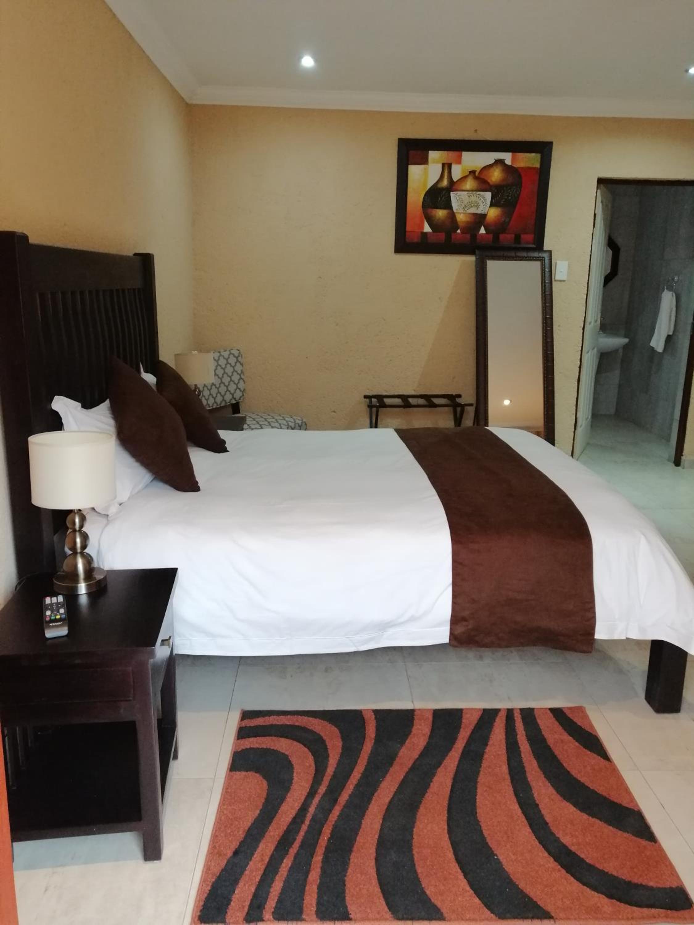 Deluxe Queen Room - Photo 4