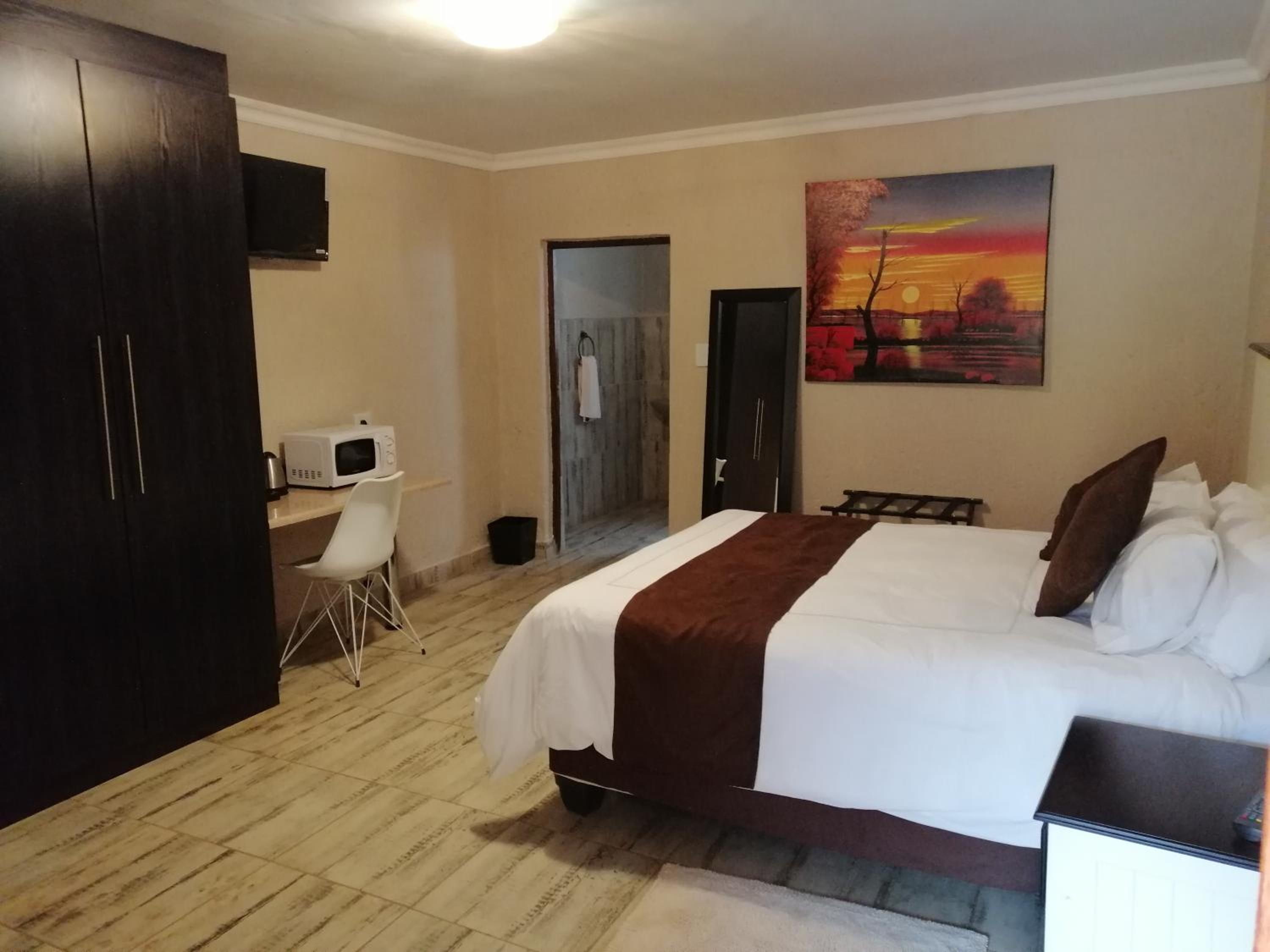 Deluxe King Room - Photo 1