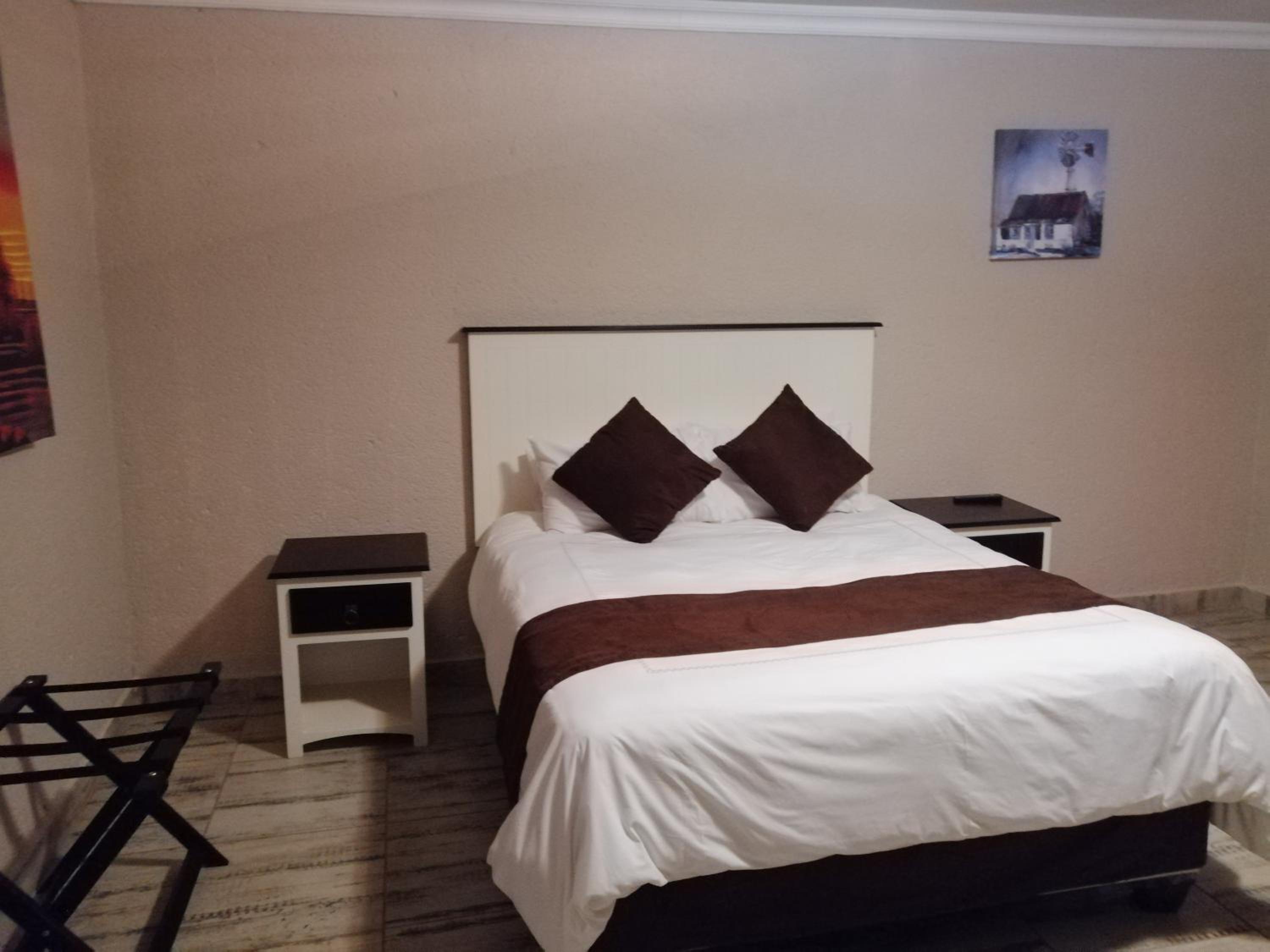Deluxe King Room - Photo 4