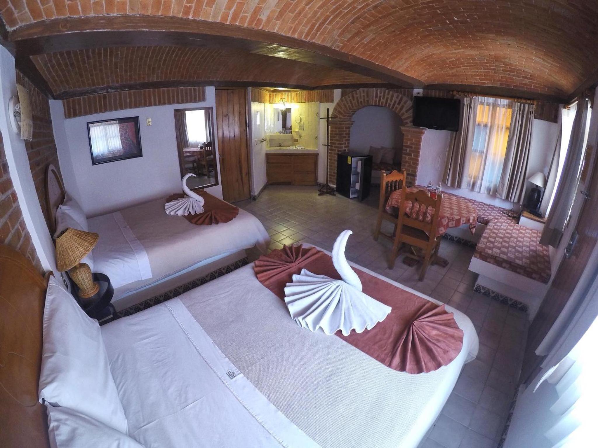 Deluxe Double Room with Two Double Beds photo 2