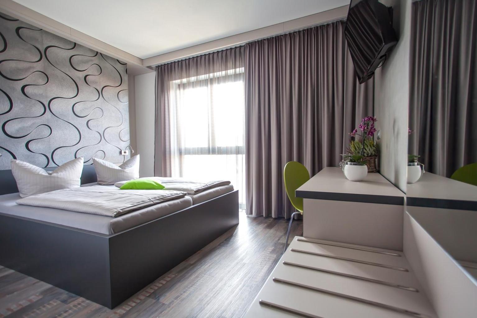 Double Room with City View - Photo 1
