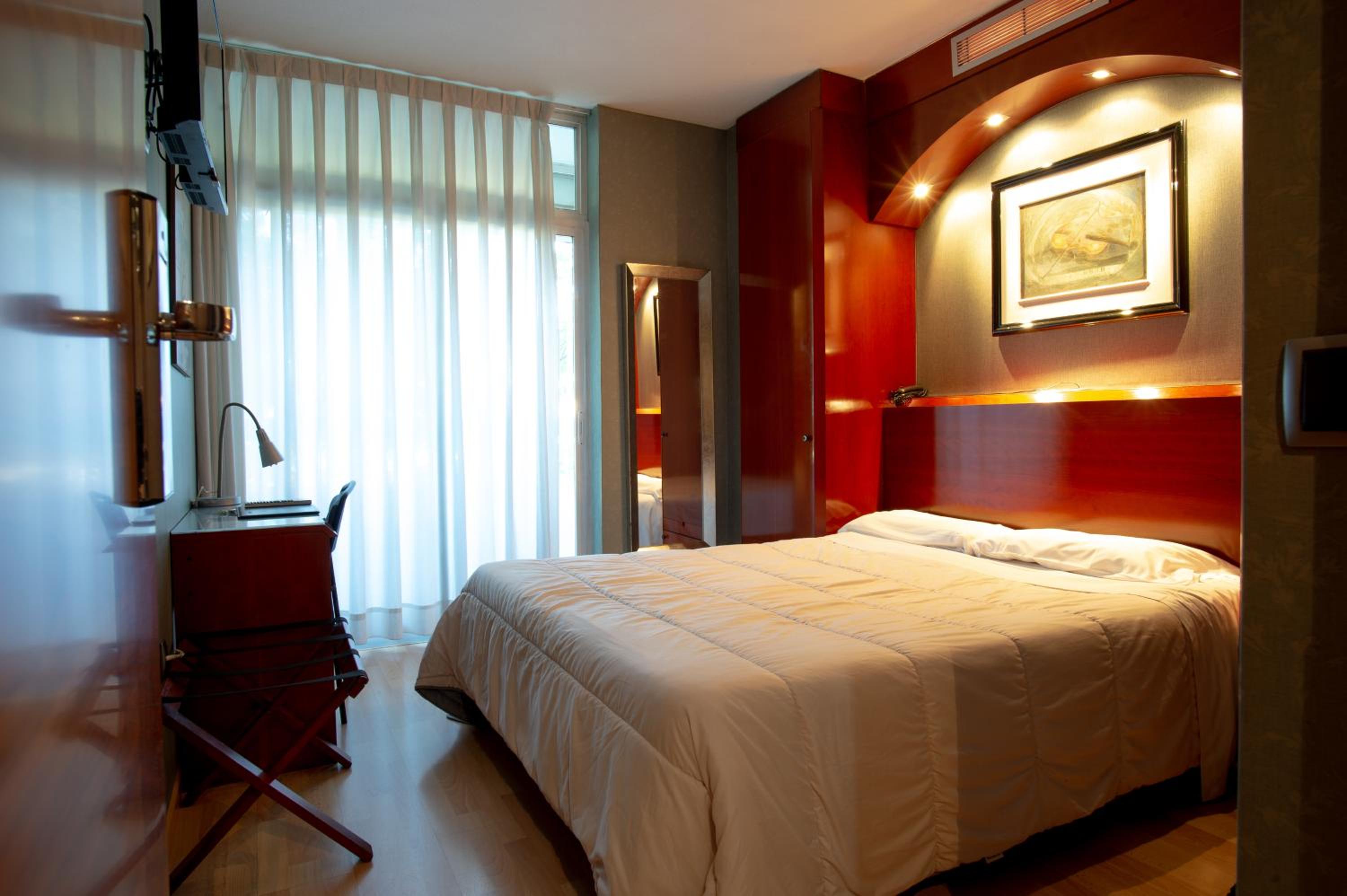 Double or Twin Room - Photo 6