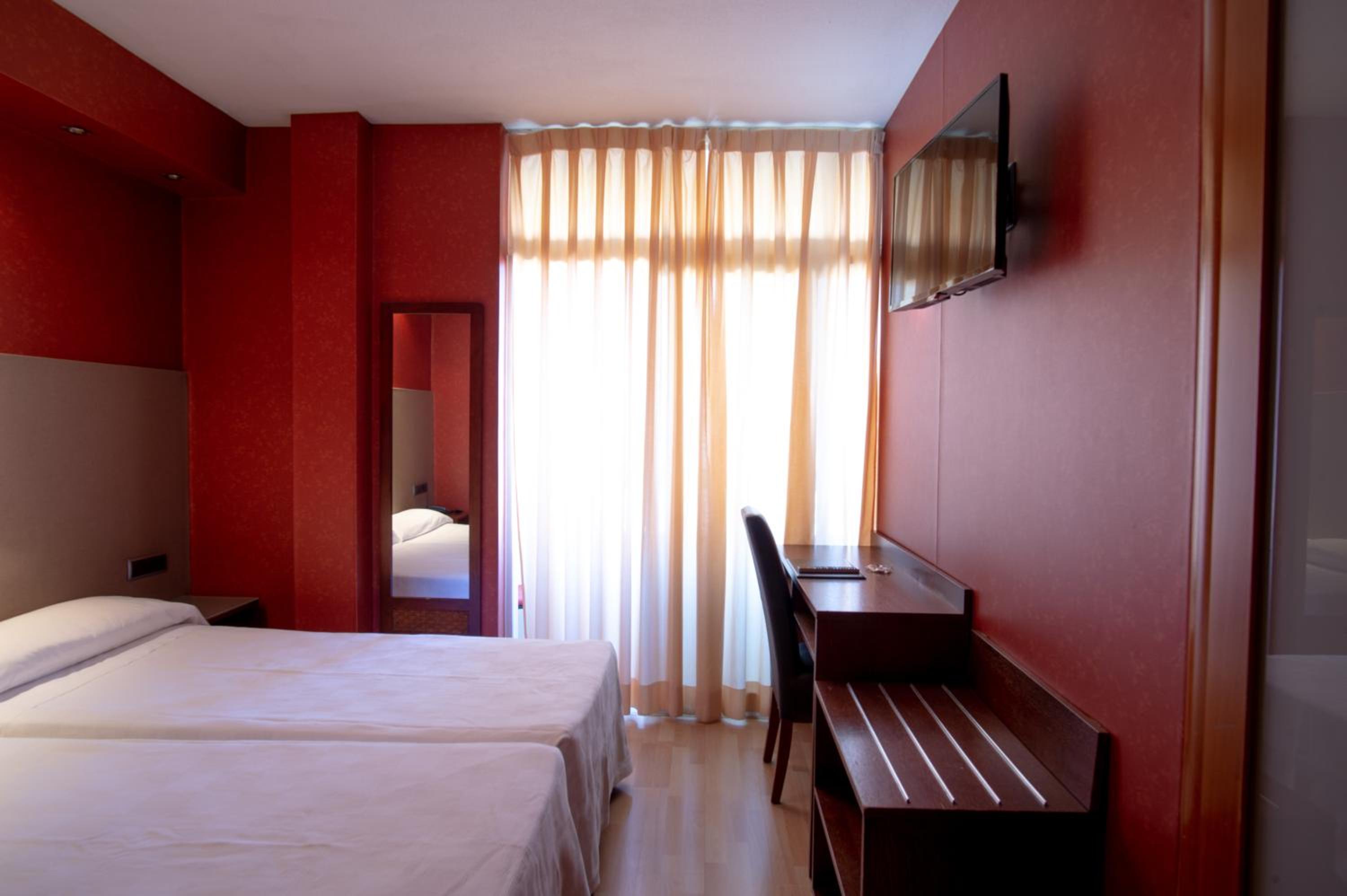 Double or Twin Room - Photo 2