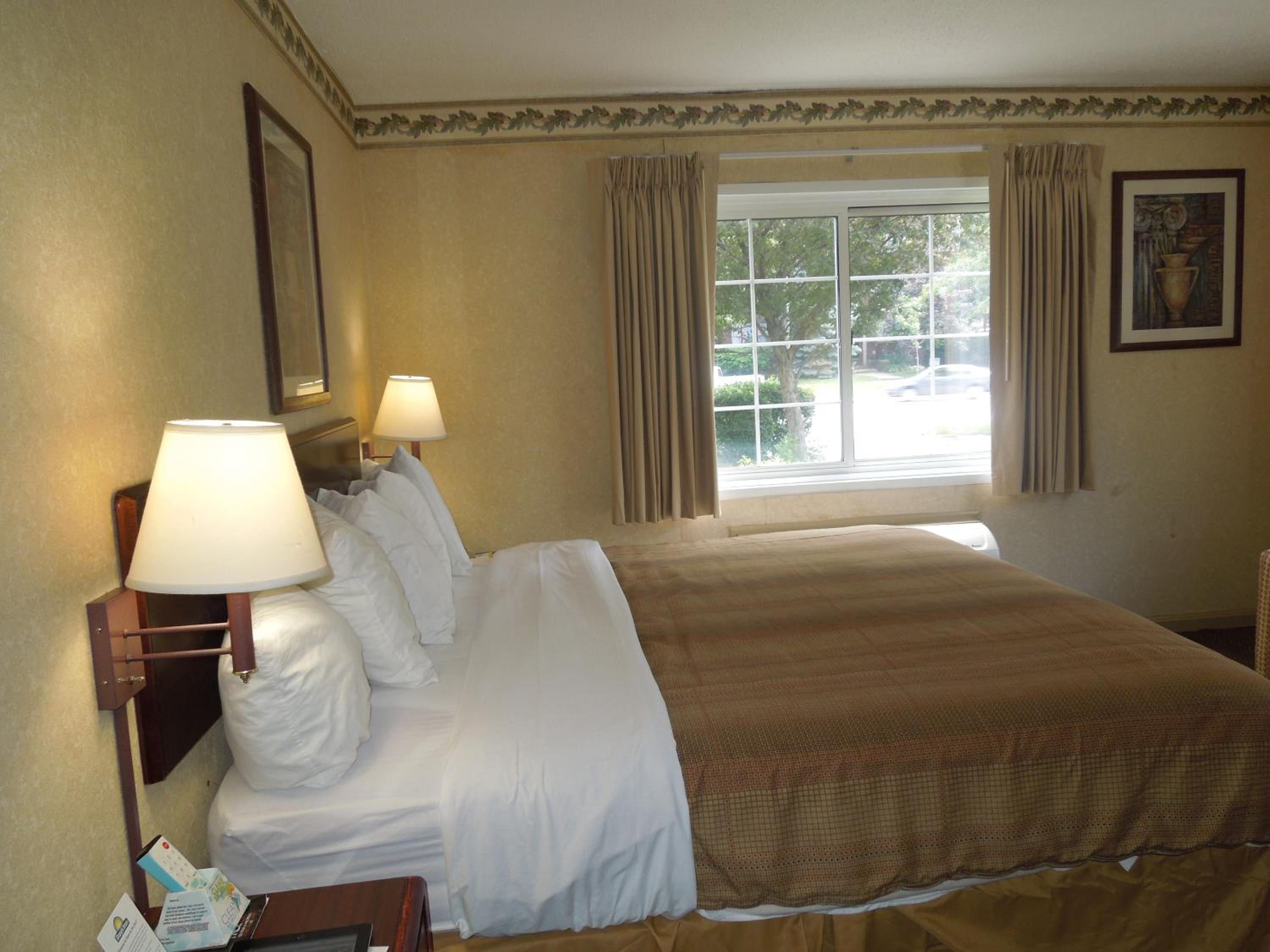 Standard King Room - Smoking - Photo 2