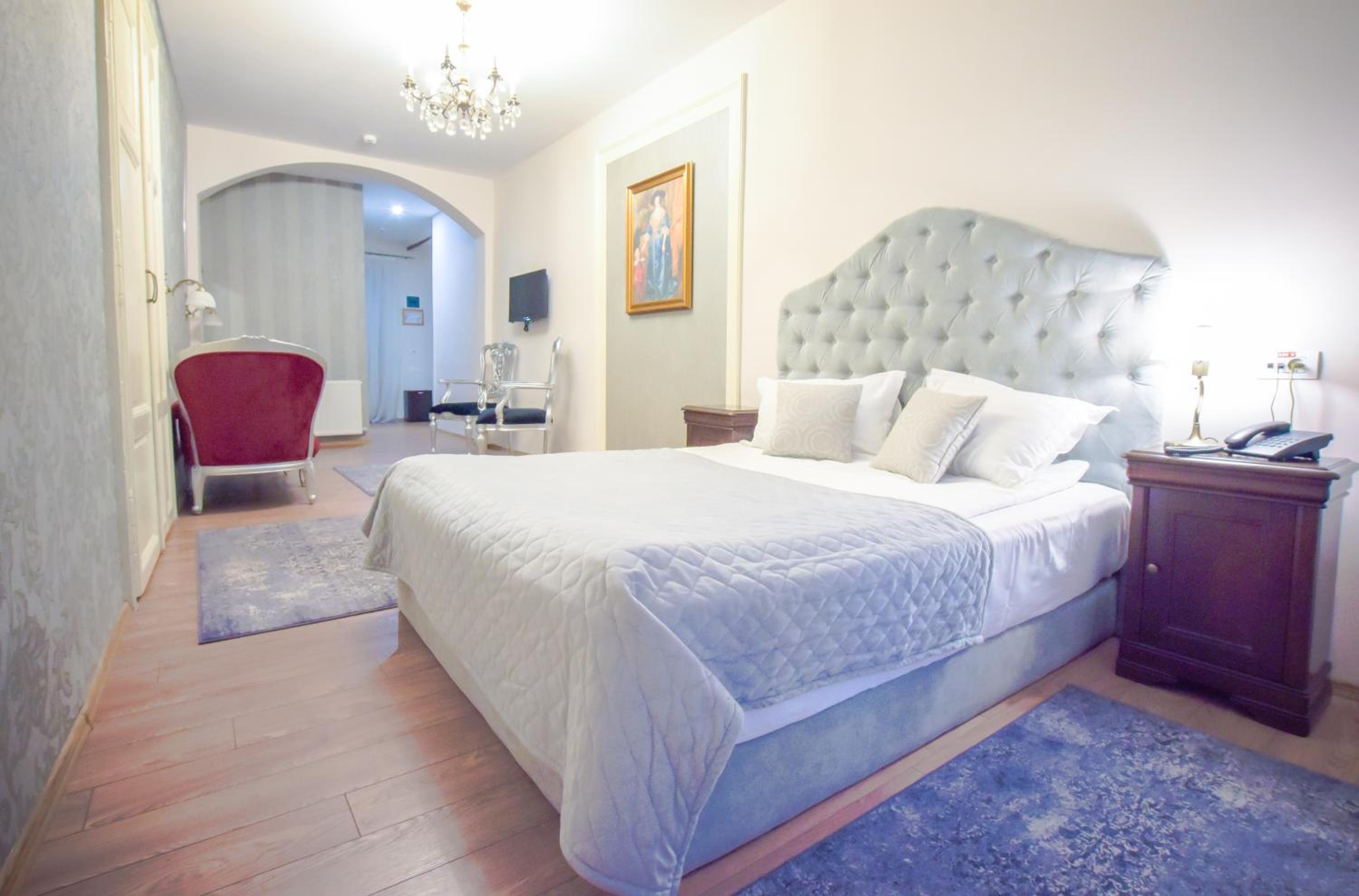 Queen Room photo 1