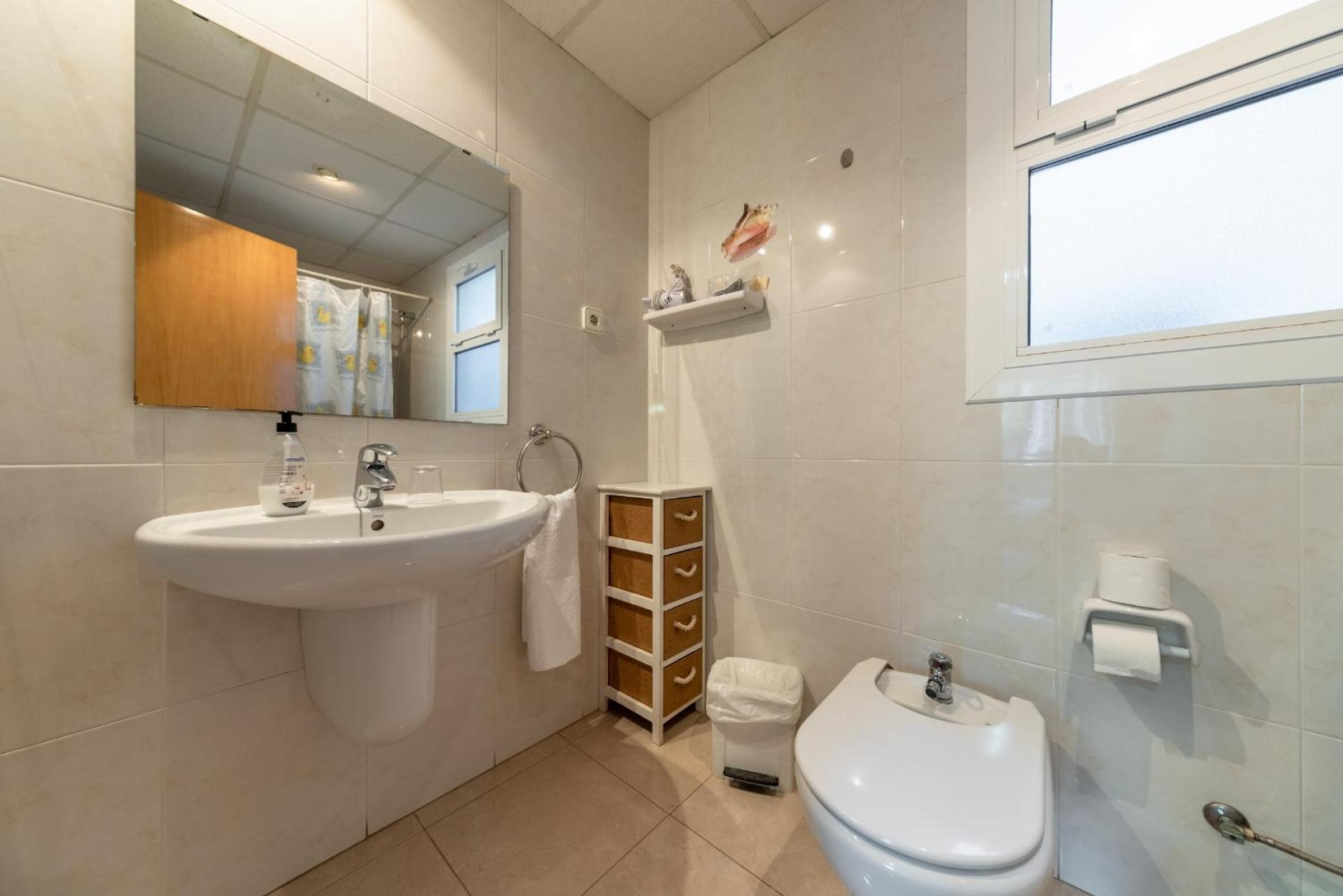 Double or Twin Room - Photo 10