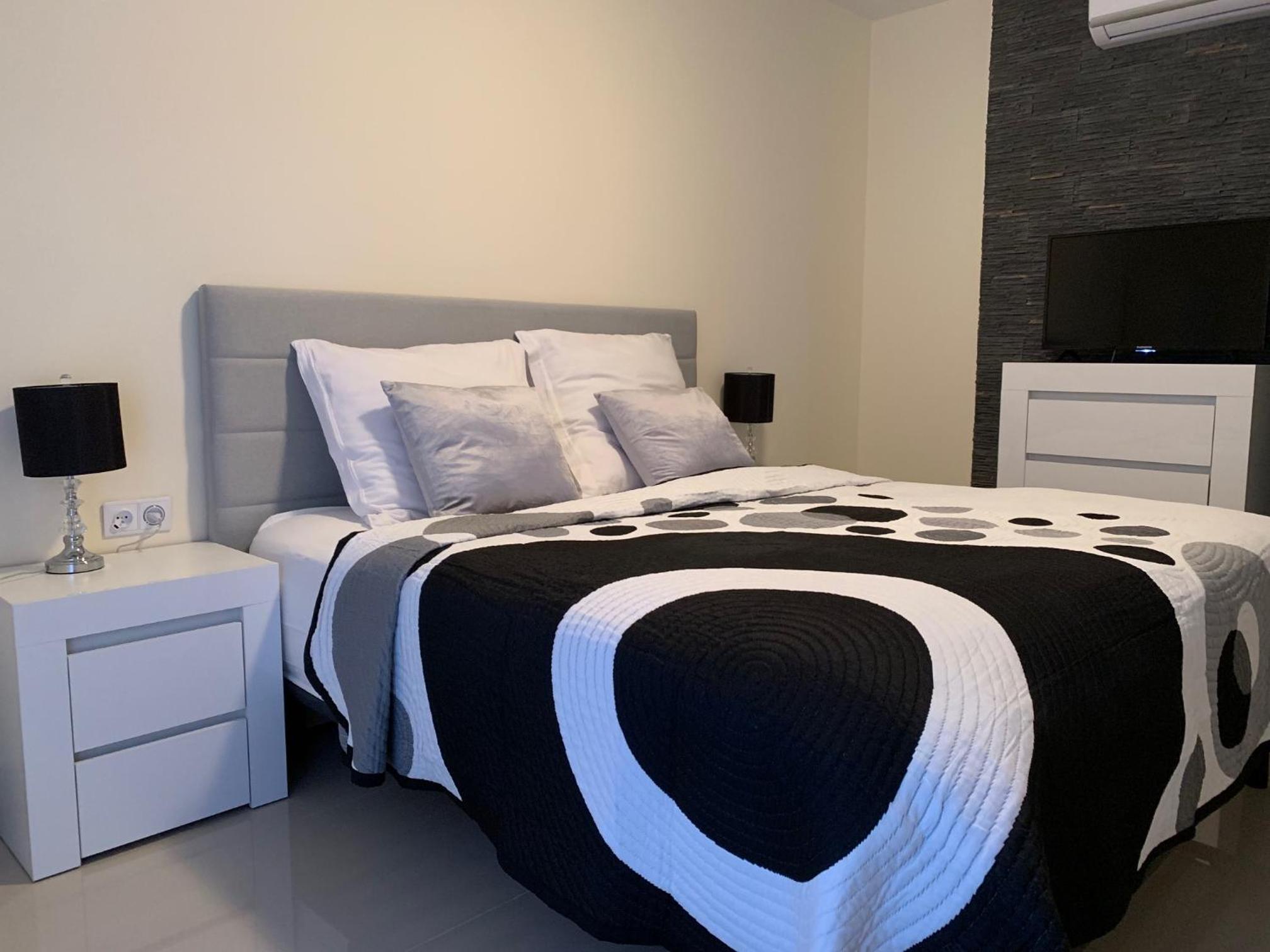 Apartment photo 2