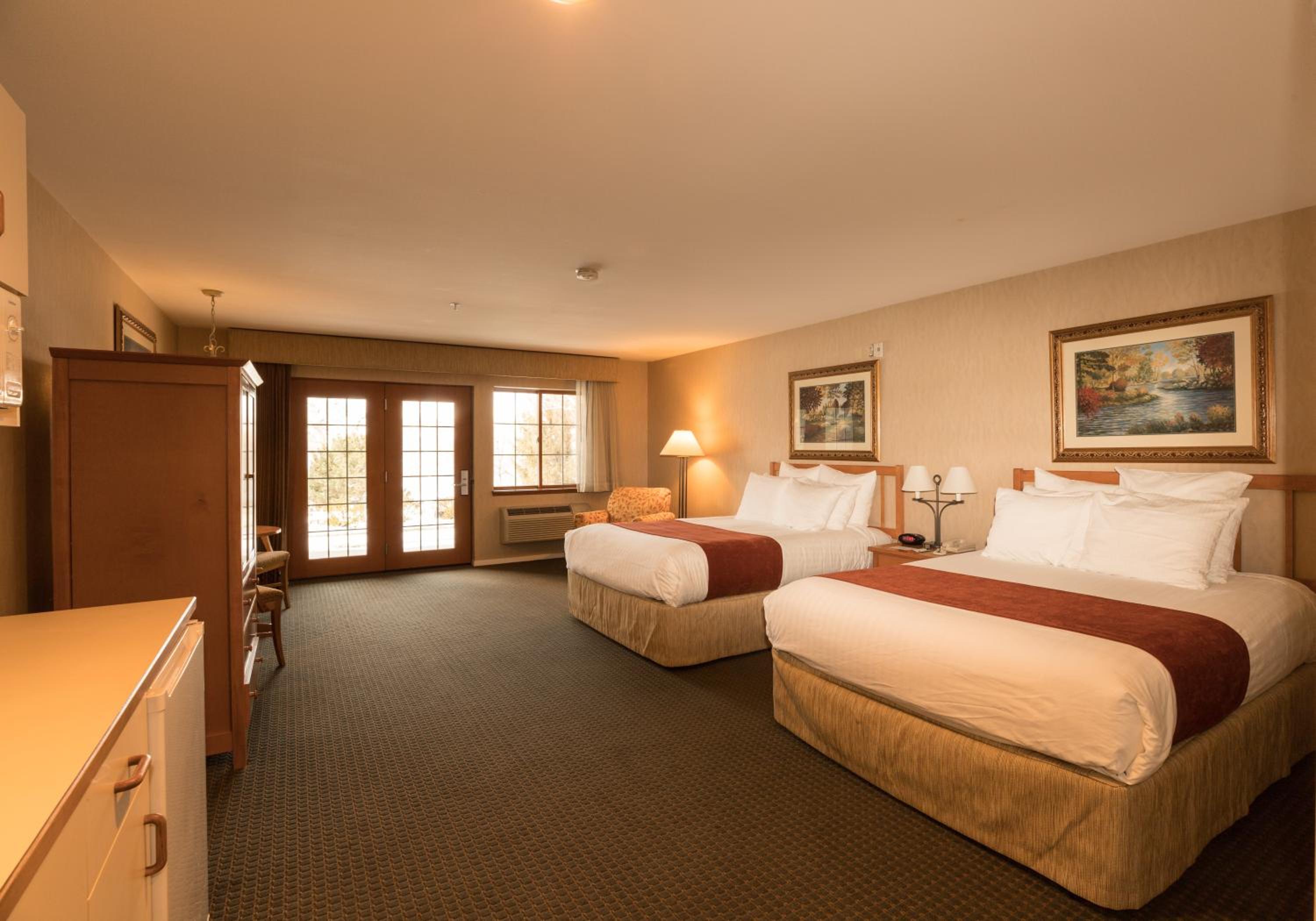 Deluxe Queen Room with Garden View photo 1