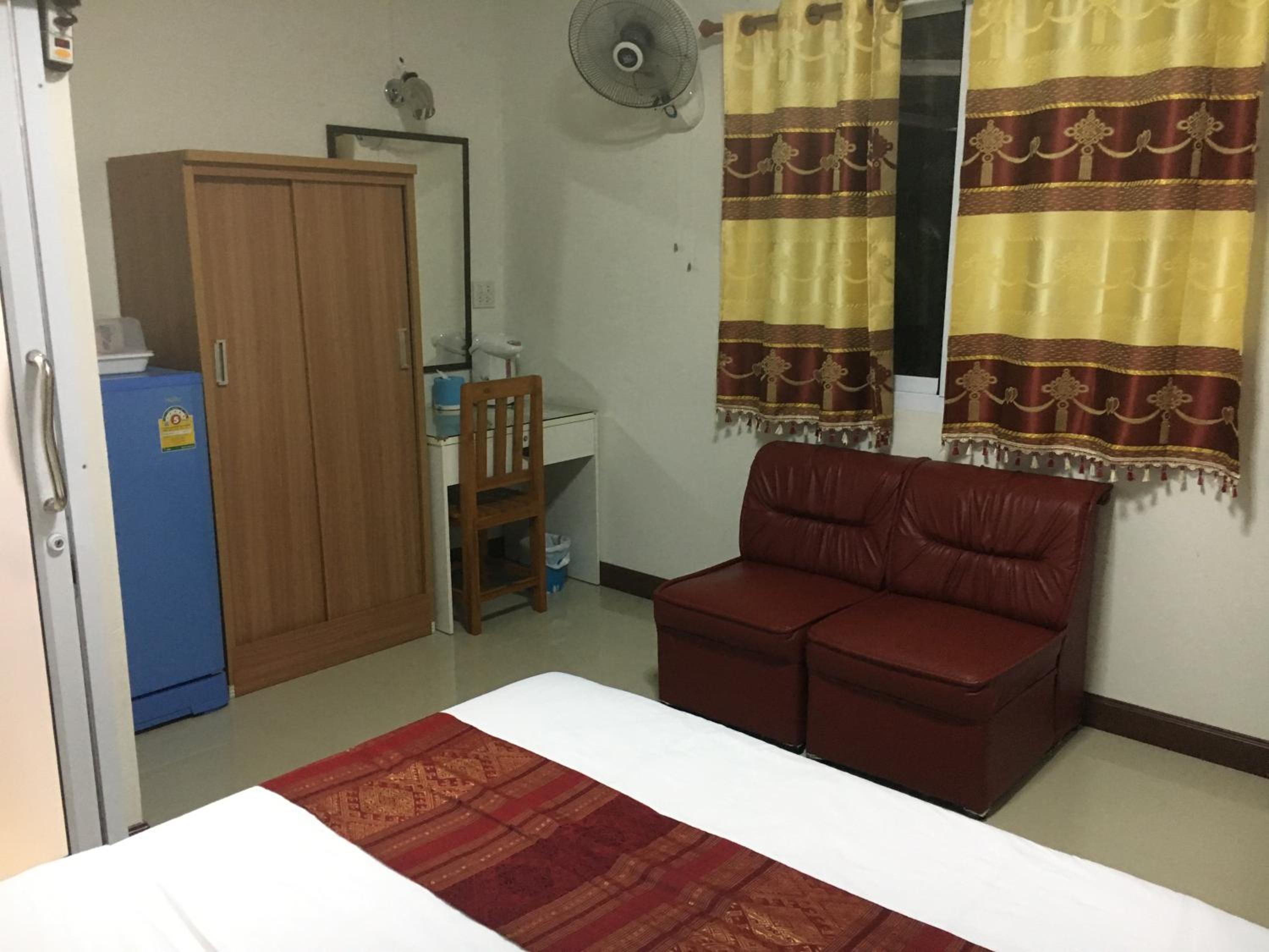 Double or Twin Room with Private Bathroom - Photo 22