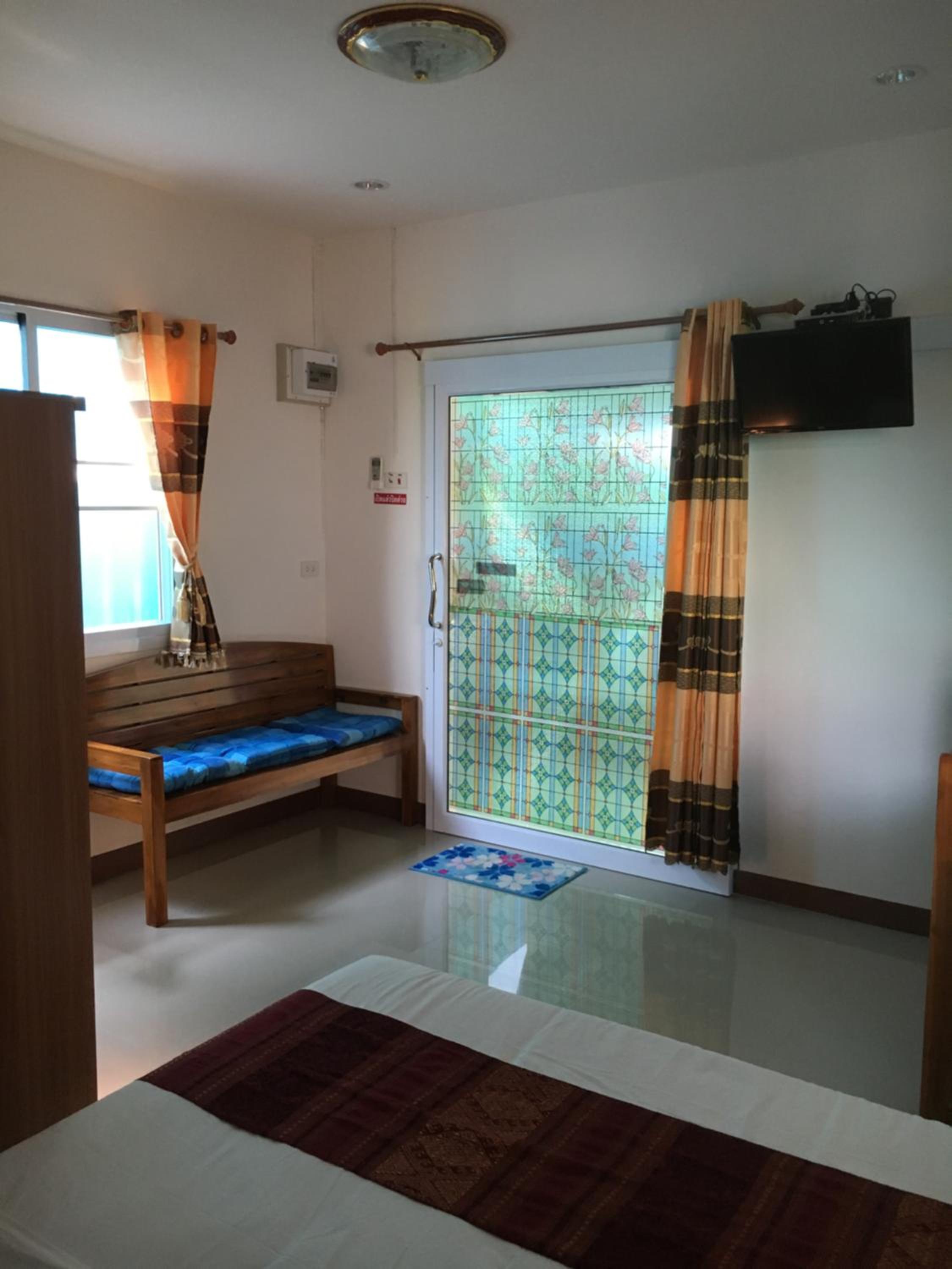 Double Room with Private Bathroom - Photo 31