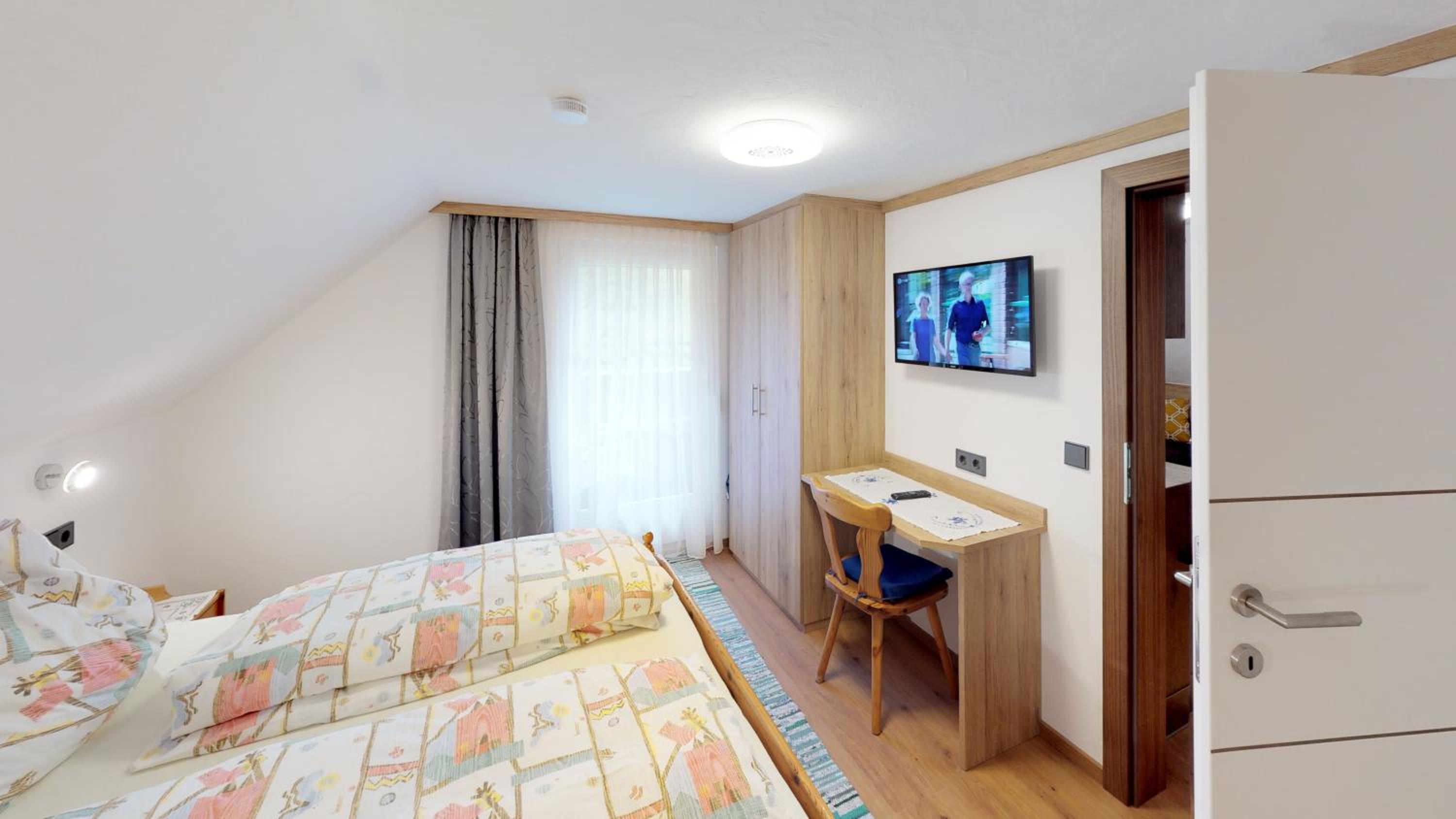 One-Bedroom Apartment with Balcony photo 1