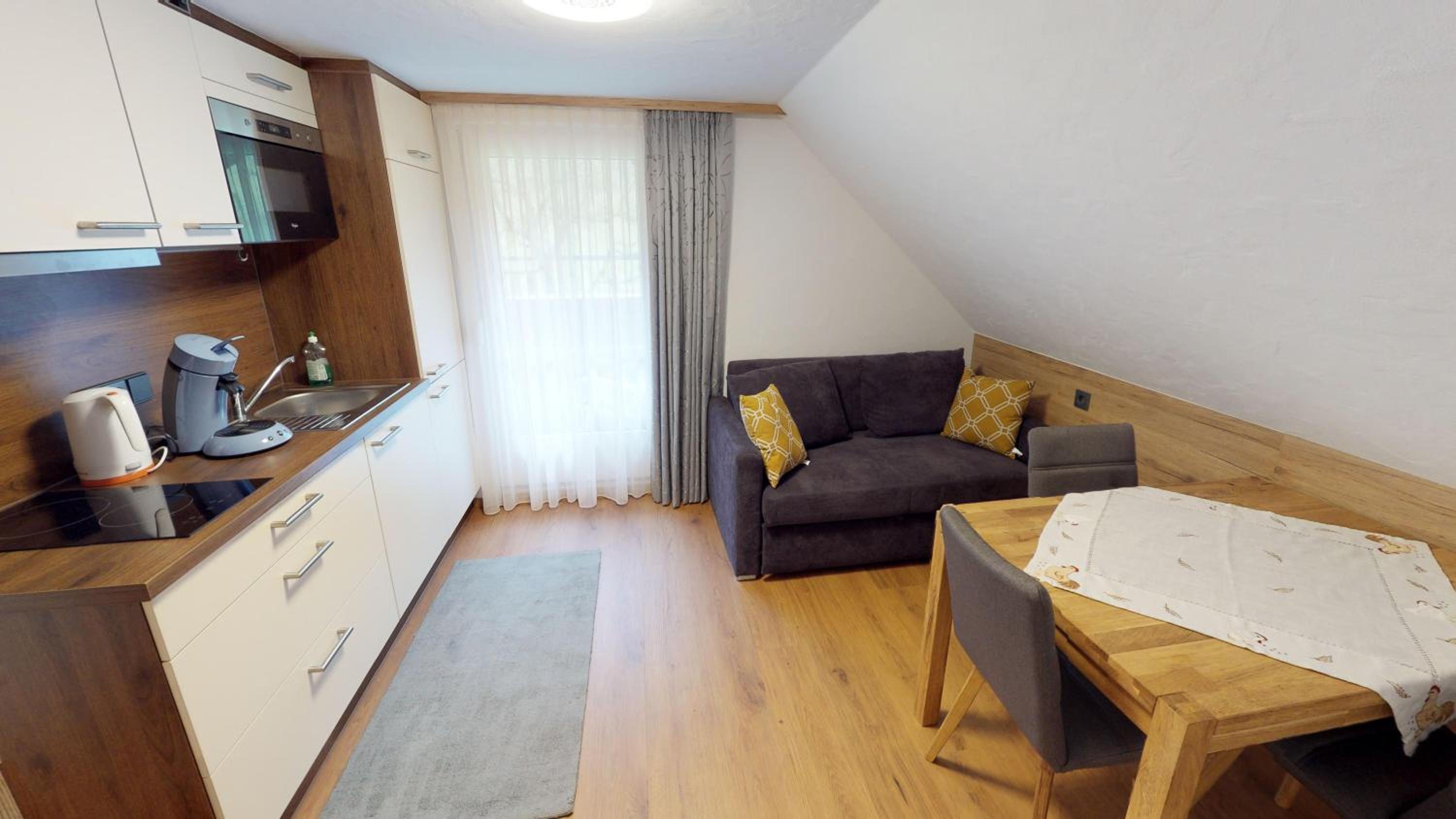 One-Bedroom Apartment with Balcony photo 3