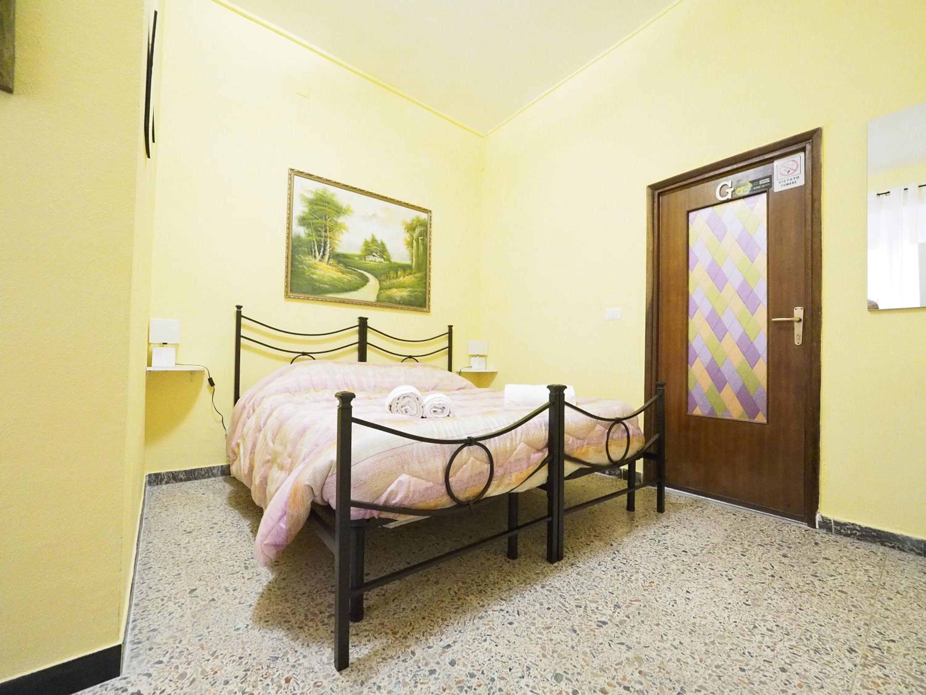 Double Room with Private Bathroom - Photo 4