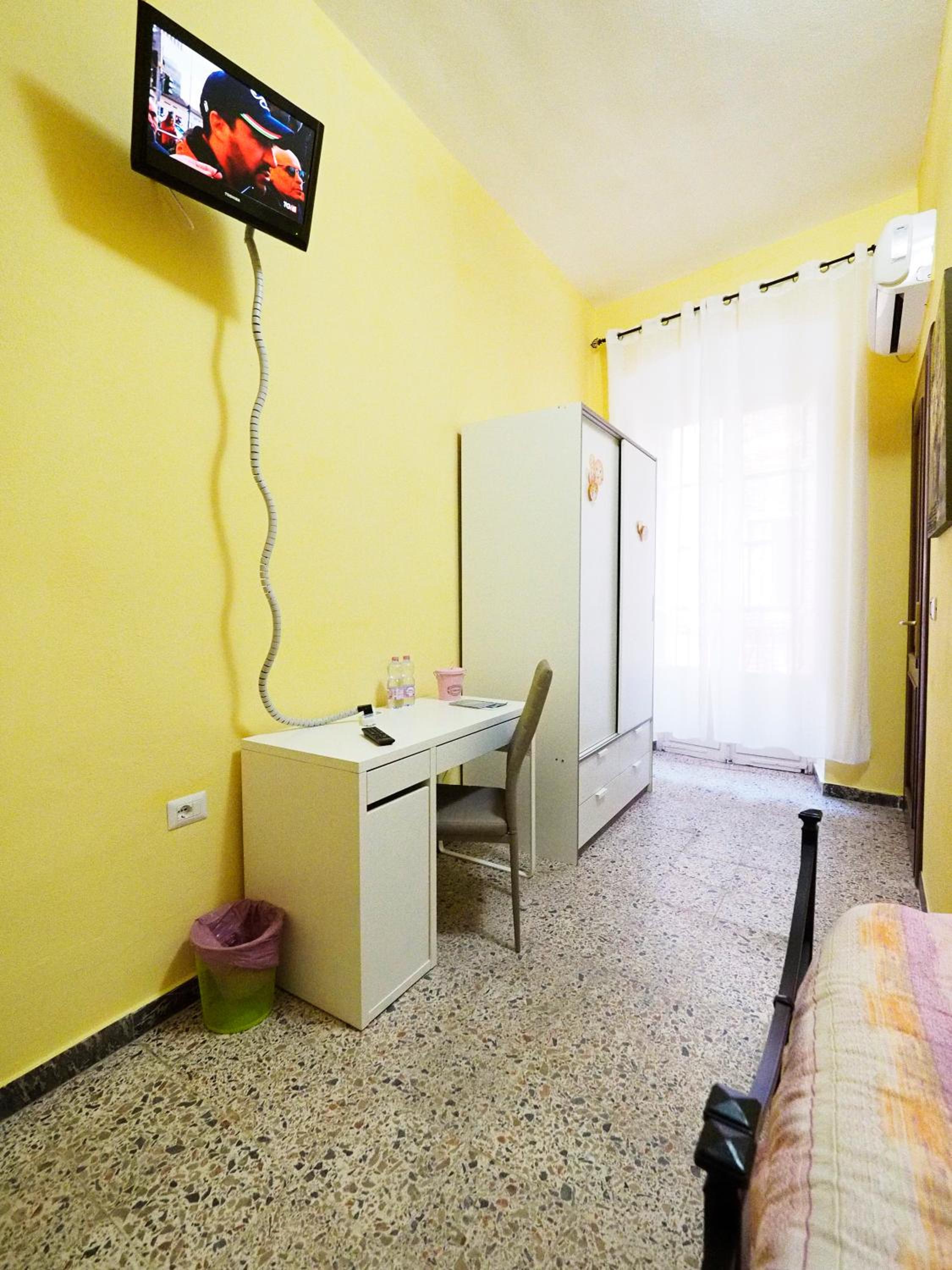 Double Room with Private Bathroom - Photo 5