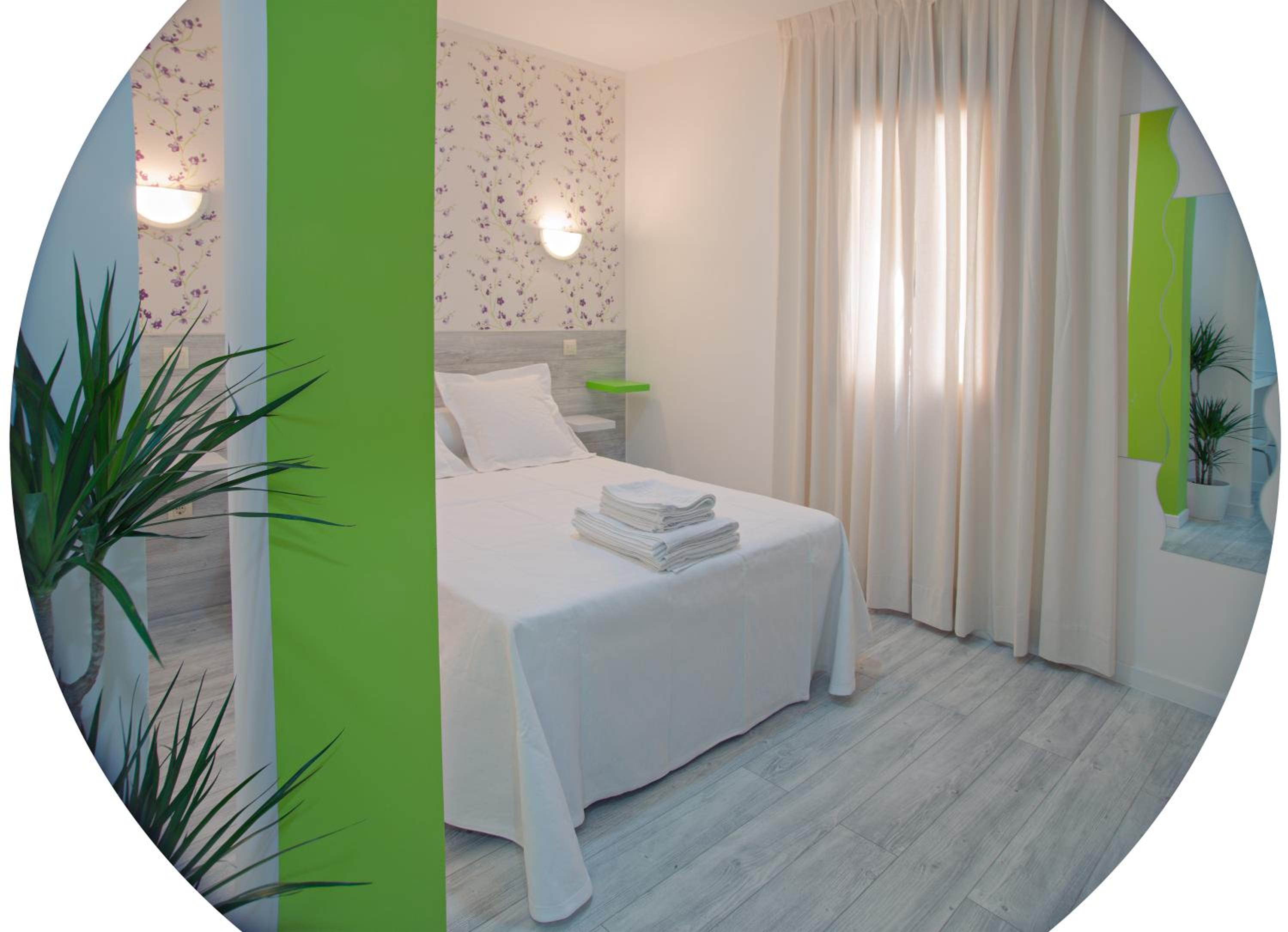 Double or Twin Room with Private Bathroom - Photo 1