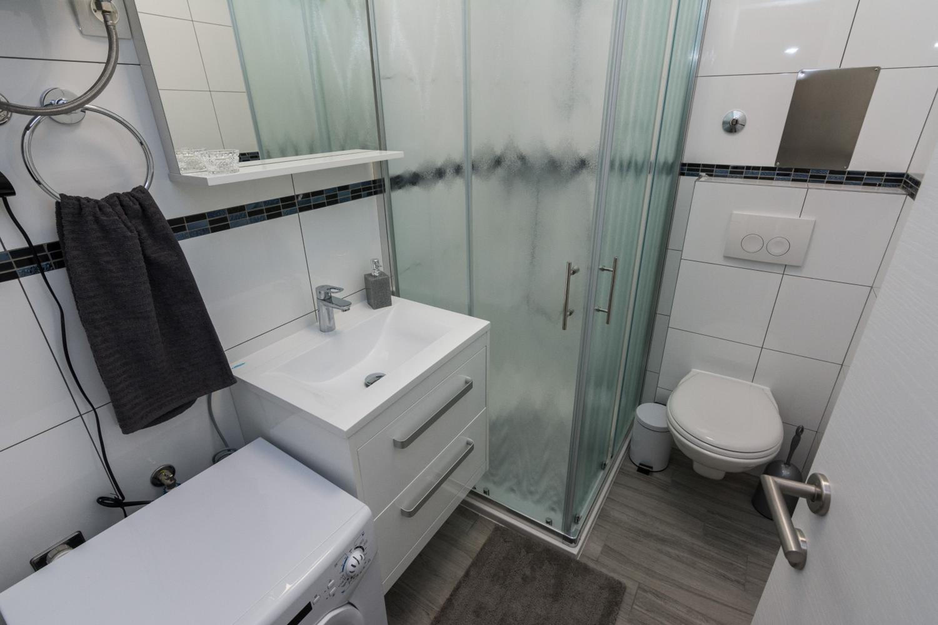 One-Bedroom Apartment - Photo 6