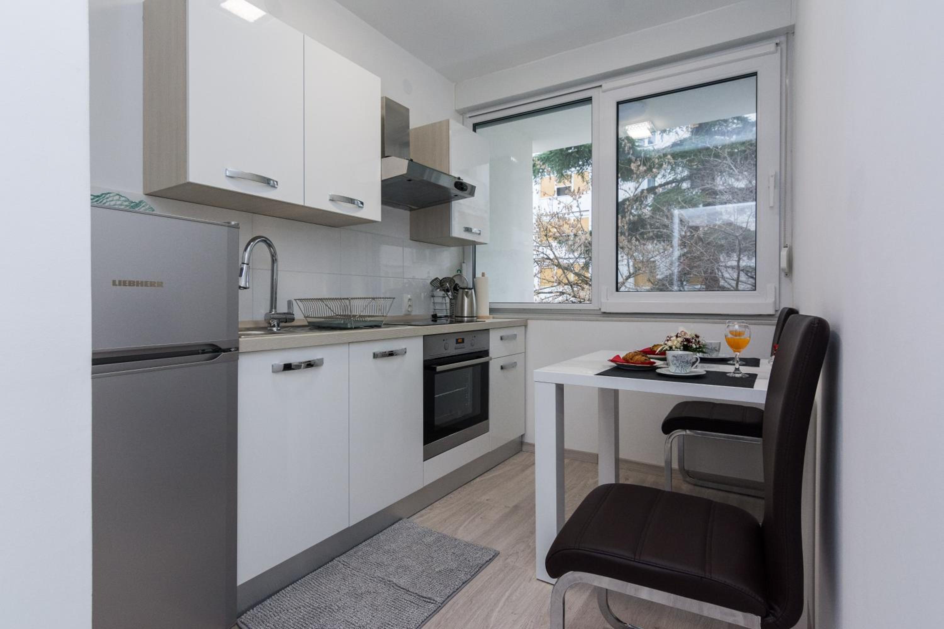 One-Bedroom Apartment - Photo 8