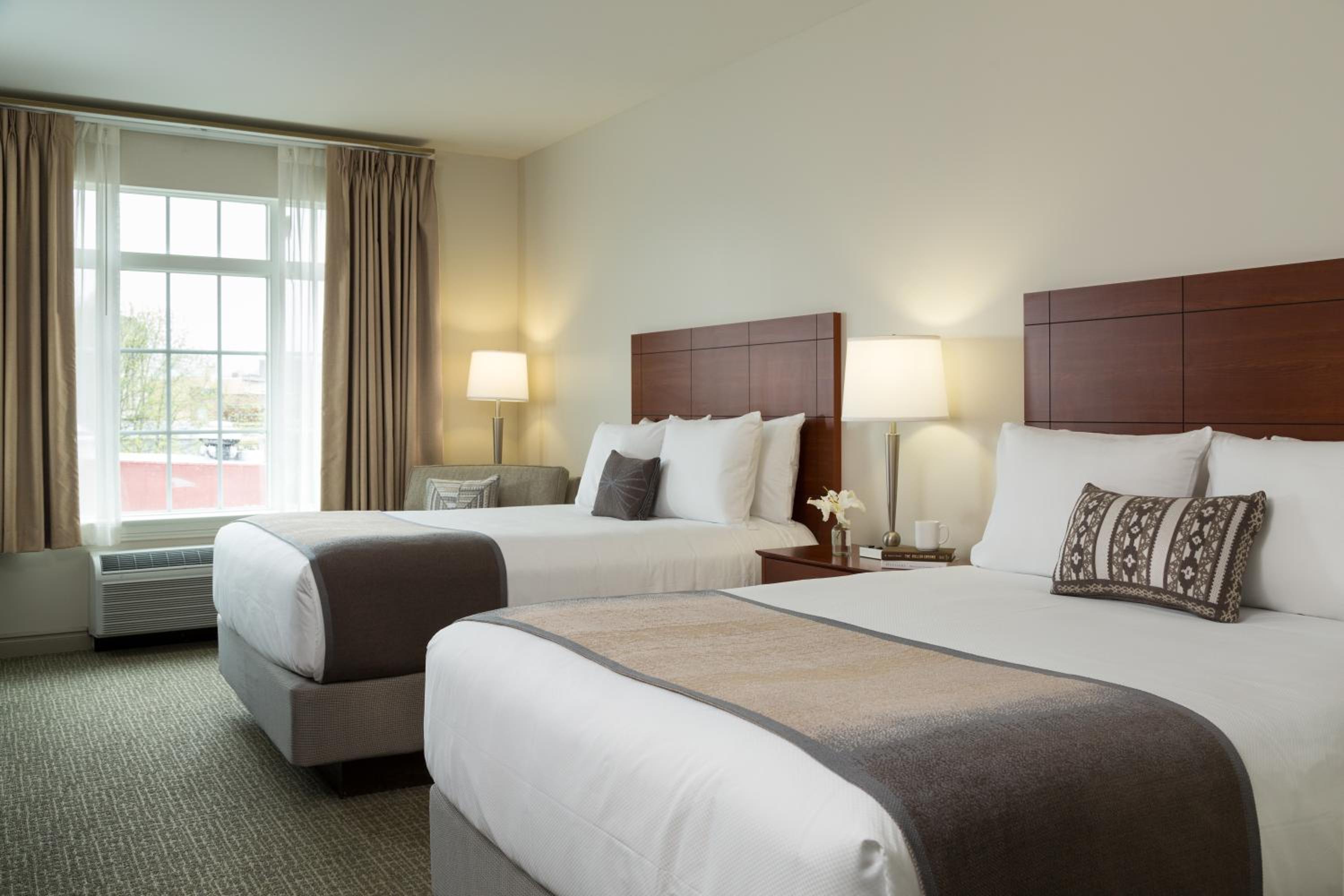 Queen Room with Two Queen Beds photo 1