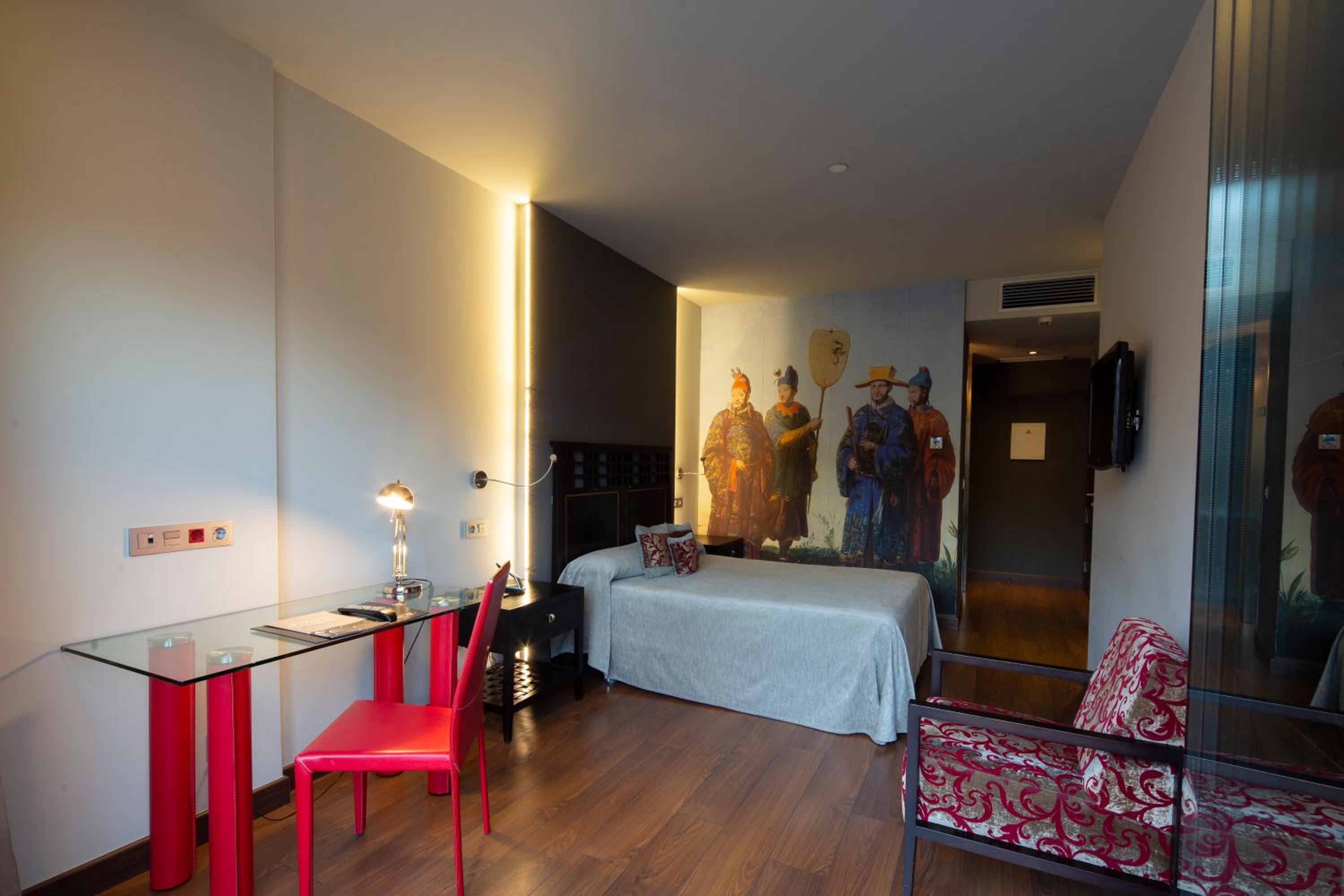 Double or Twin Room with Terrace - Photo 2