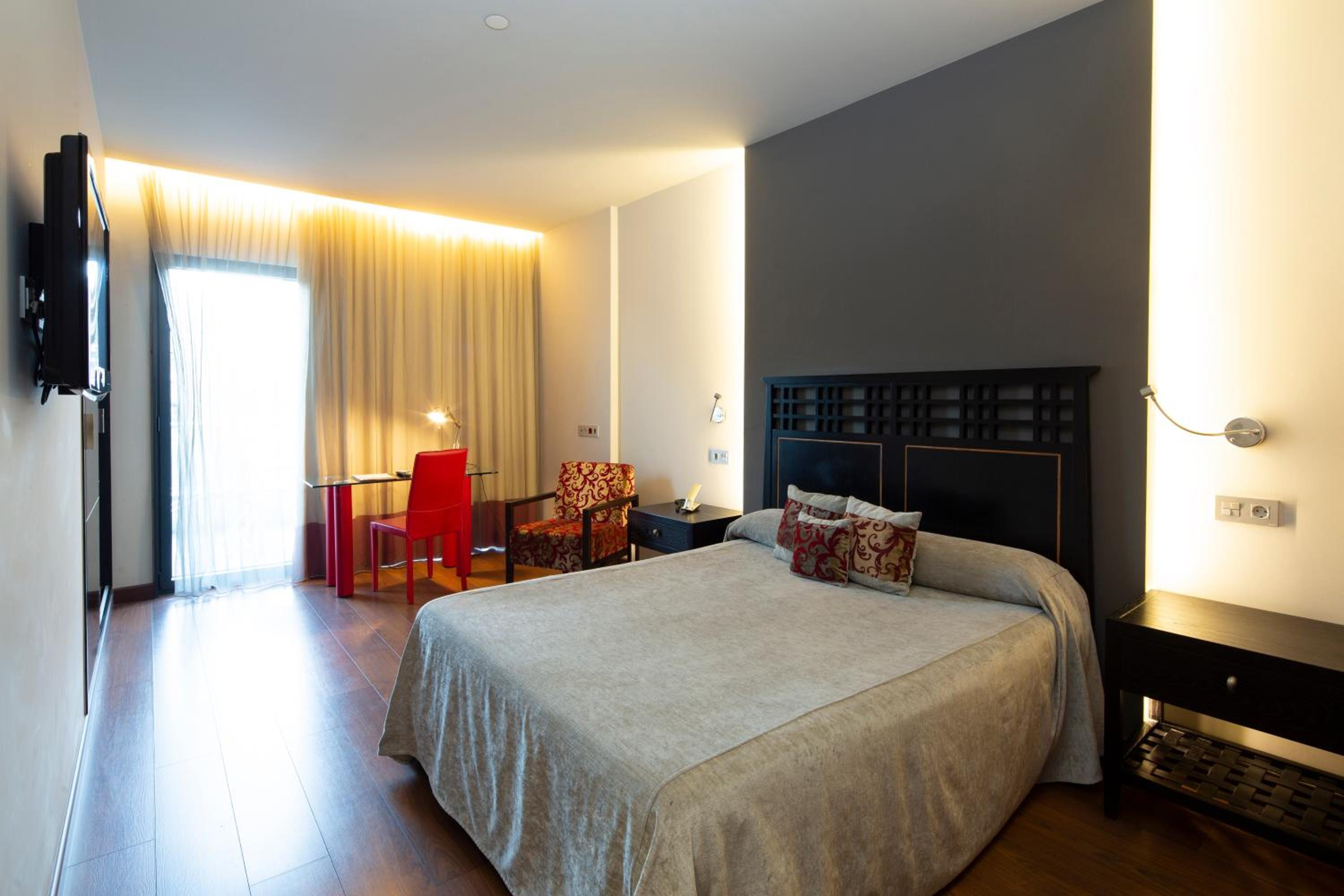 Double or Twin Room with Terrace - Photo 4