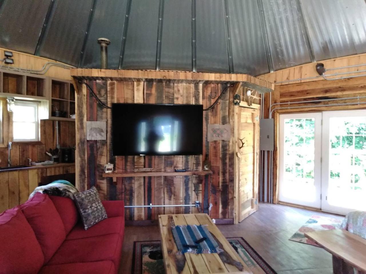 One-Bedroom House photo 1