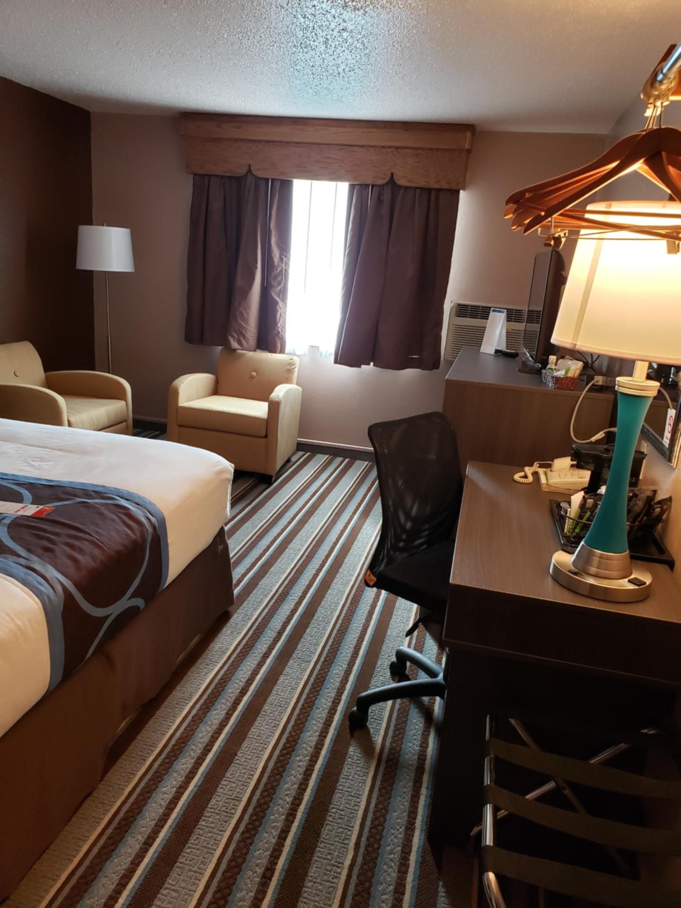 King Room - Non-Smoking - Photo 1