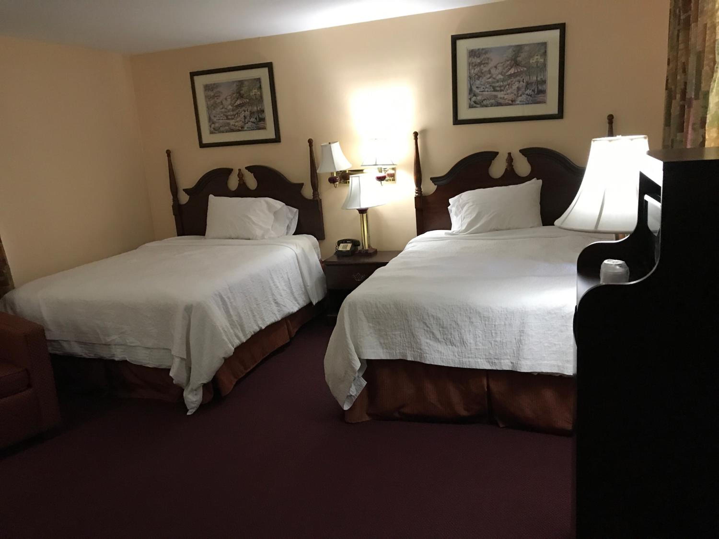 Queen Room with Two Queen Beds photo 1