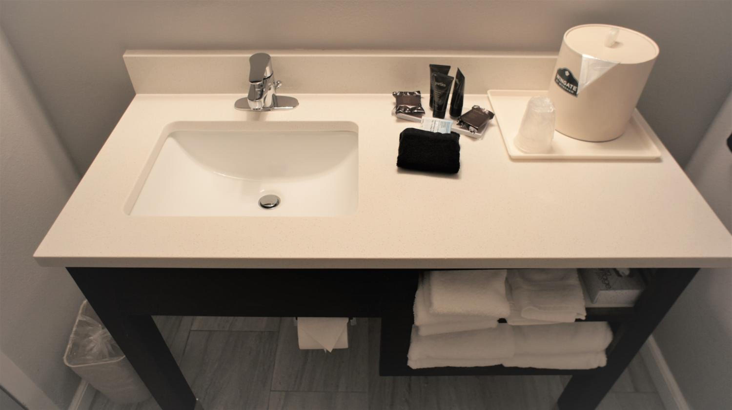 King Studio Suite - Non-Smoking - Photo 3