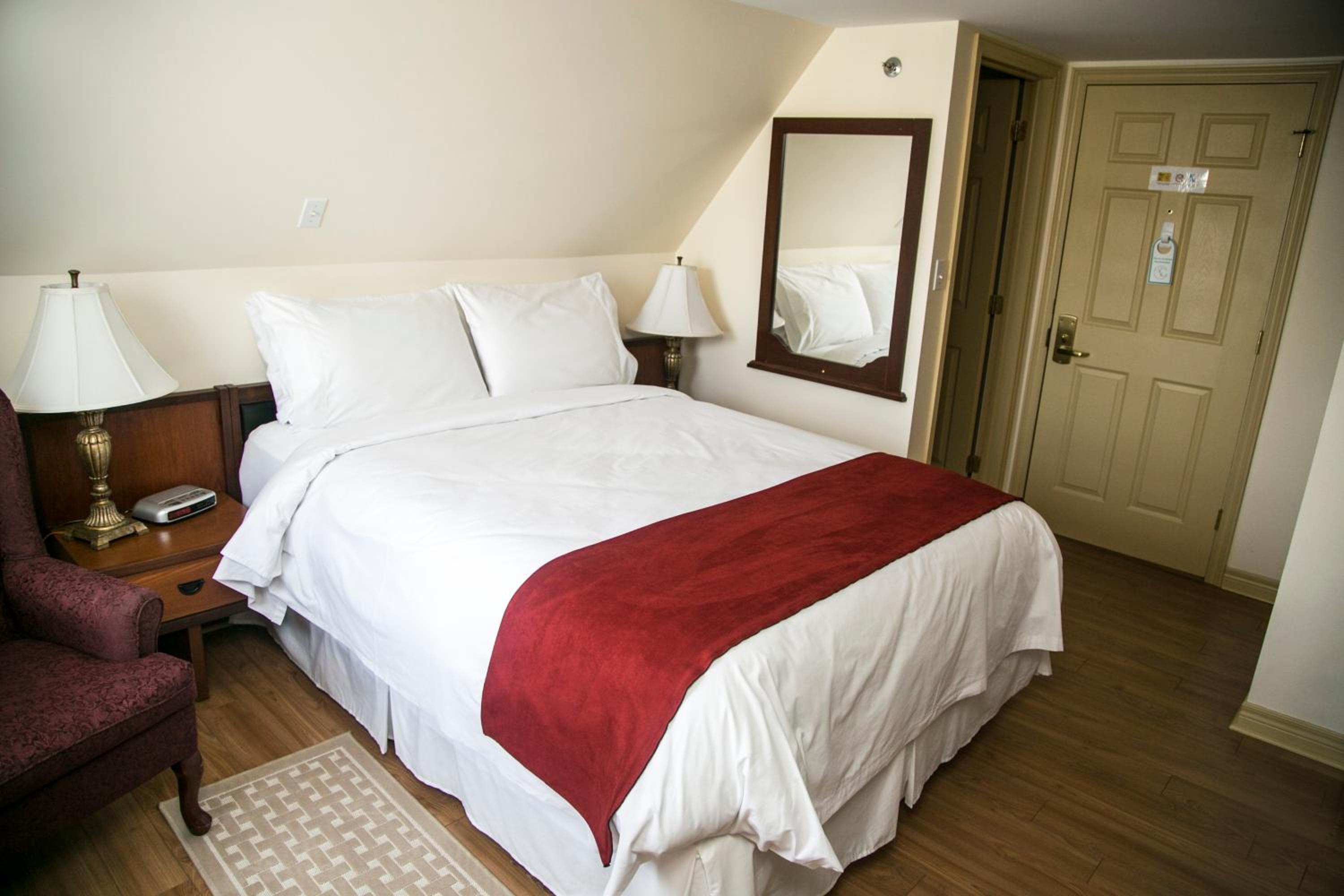 Queen Room photo 1