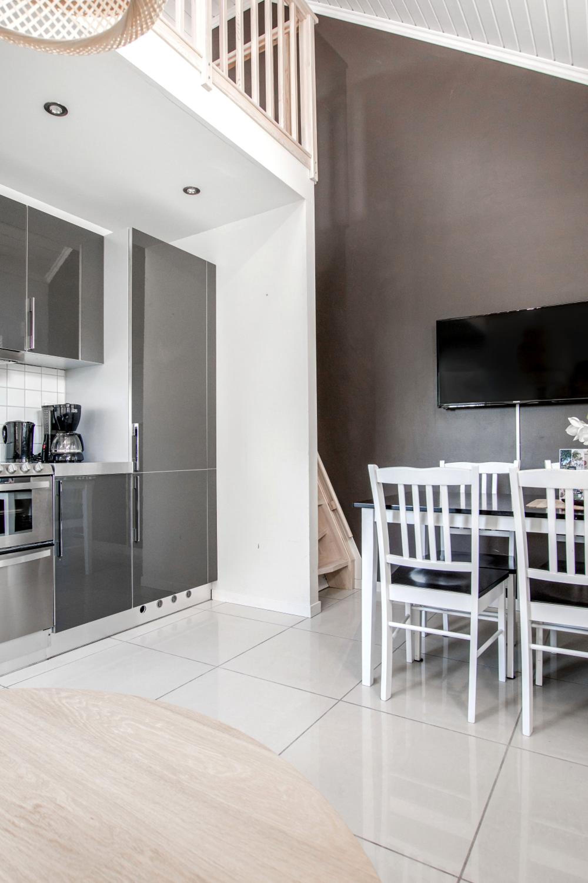 Two-Bedroom Apartment with Terrace - Photo 6