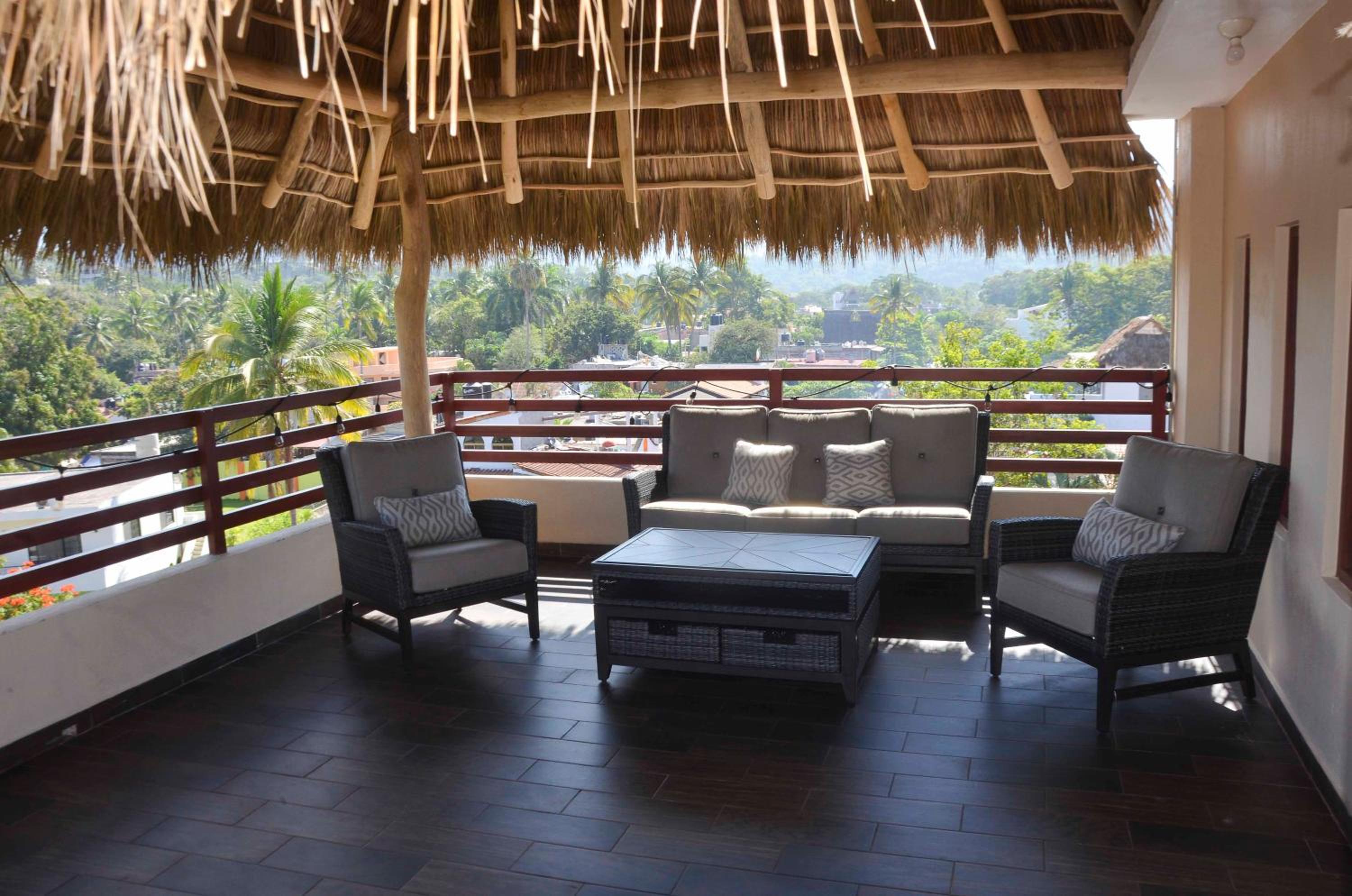 Penthouse Apartment with Terrace - Photo 18