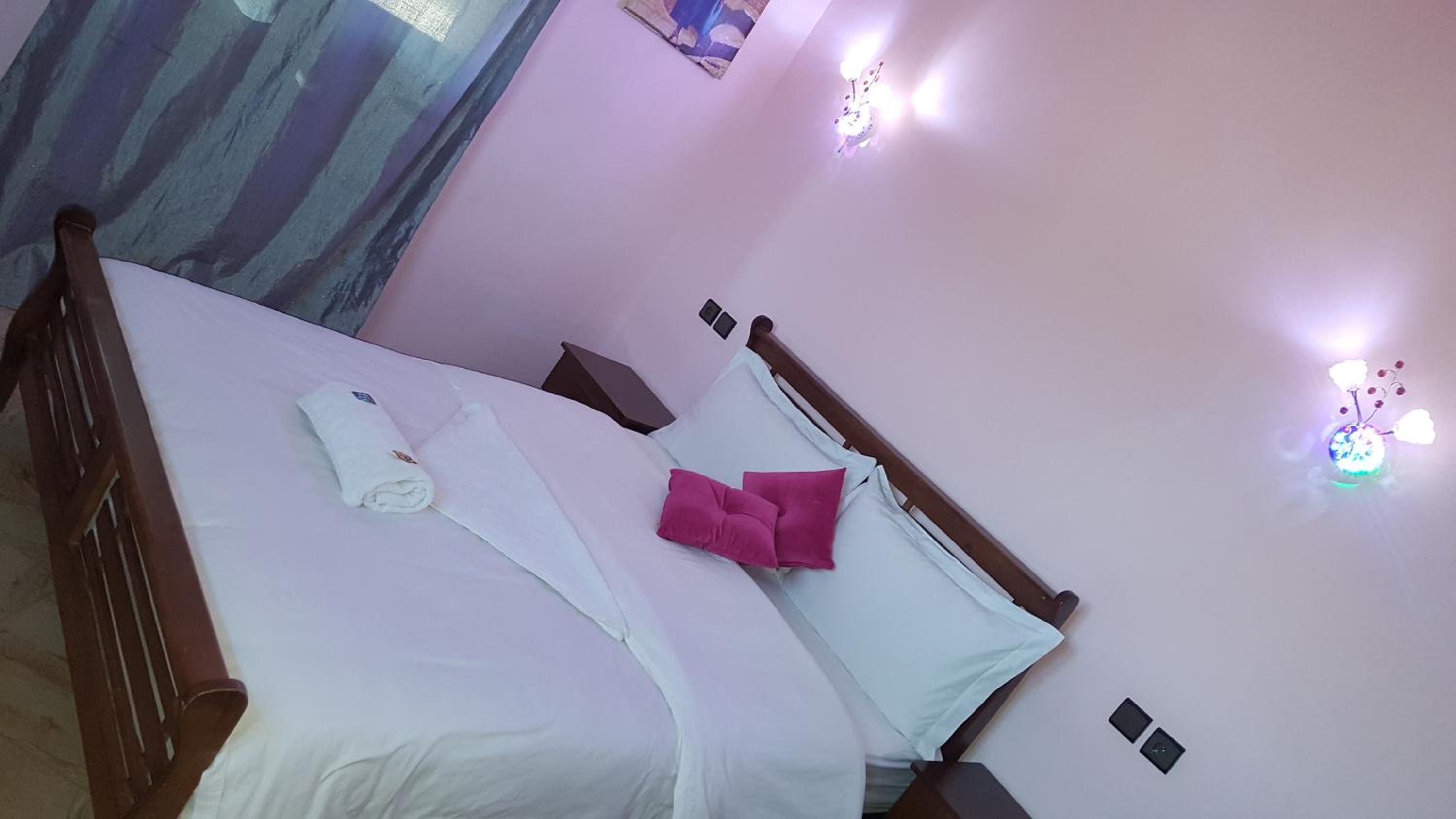 Double Room - Photo 3
