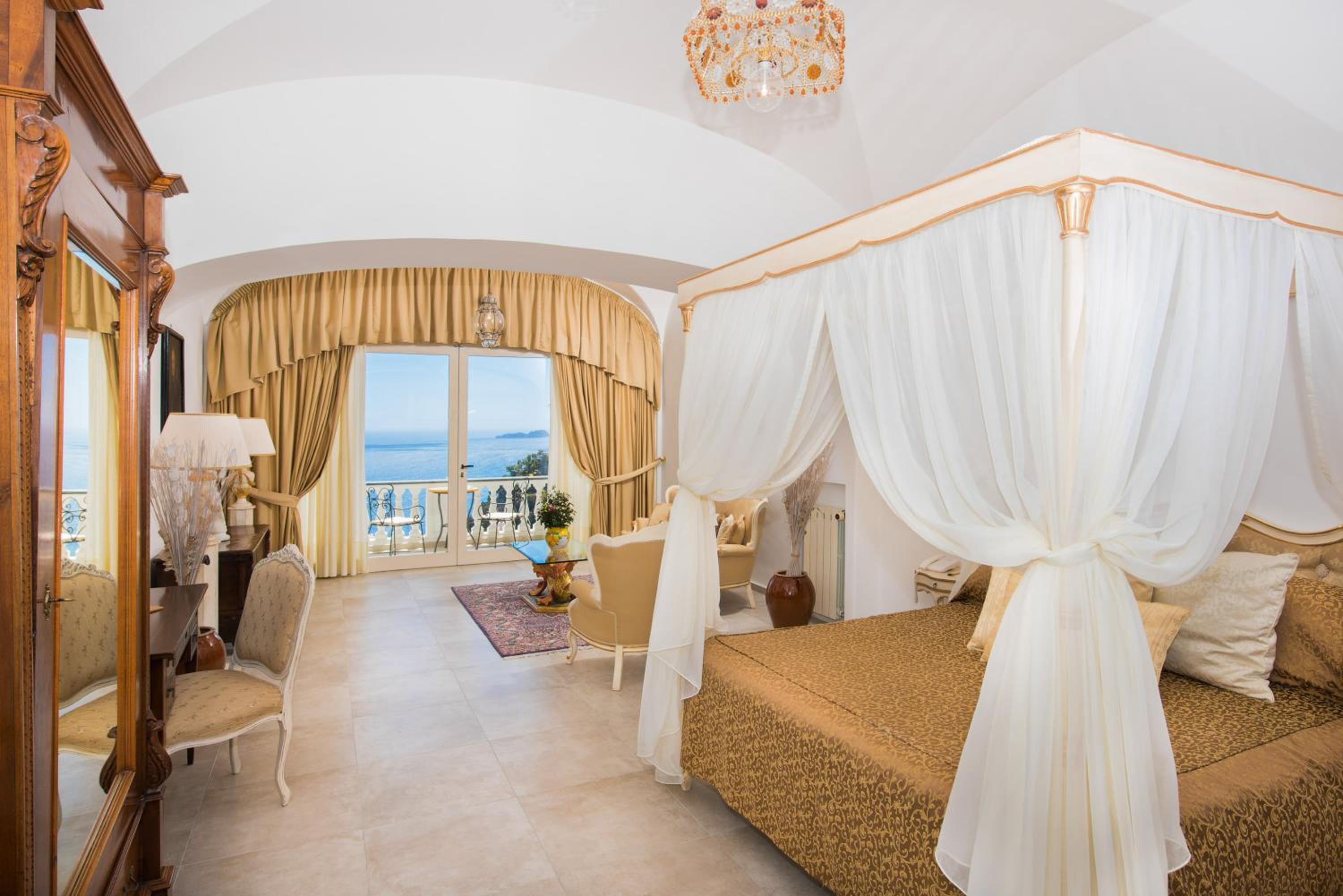 Superior Suite with Sea View - Photo 1